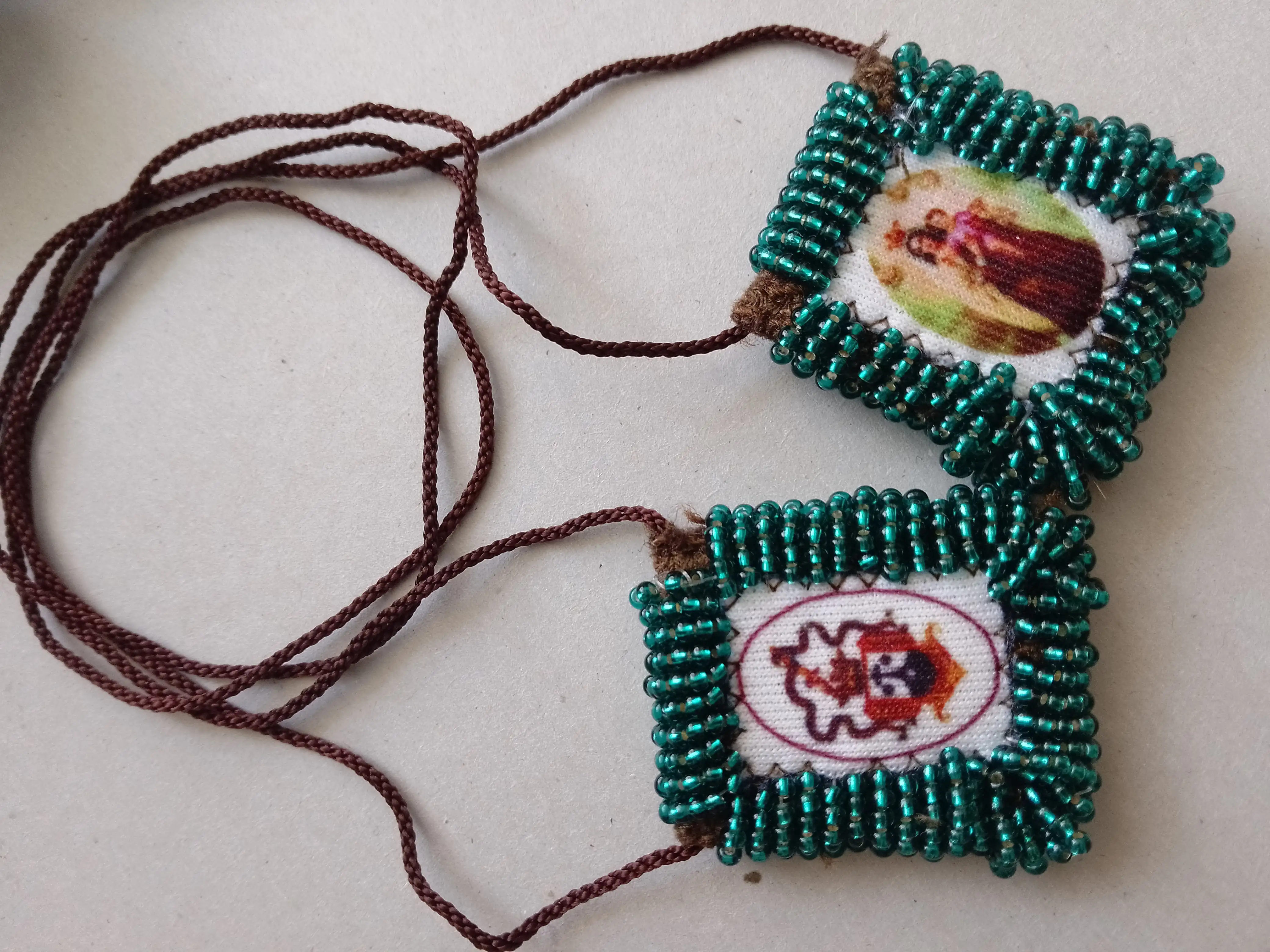 Pulsera hecha a mano con motivo religioso - Imagen 4