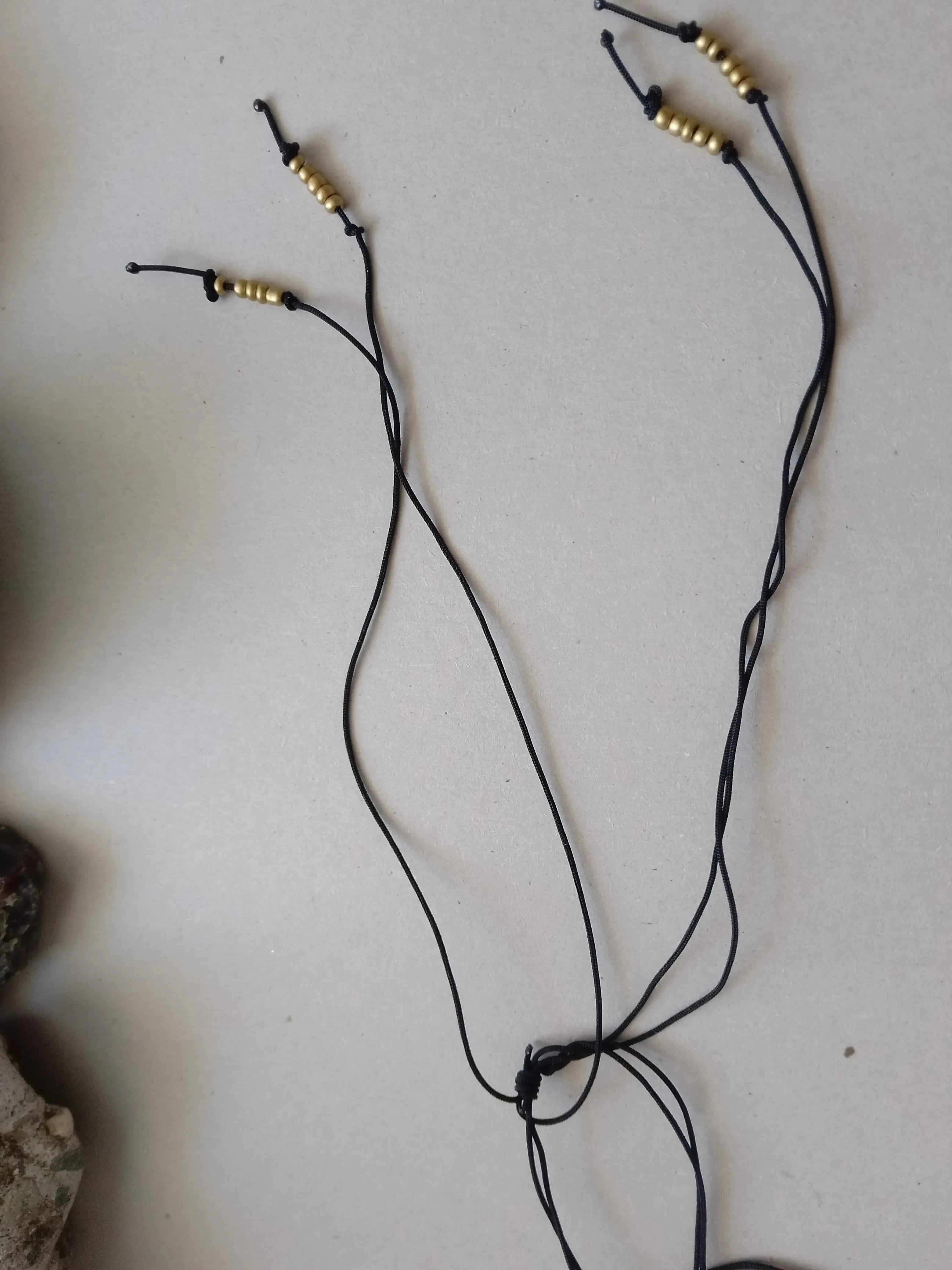 Collar hecho a mano con motivo religioso - Imagen 4