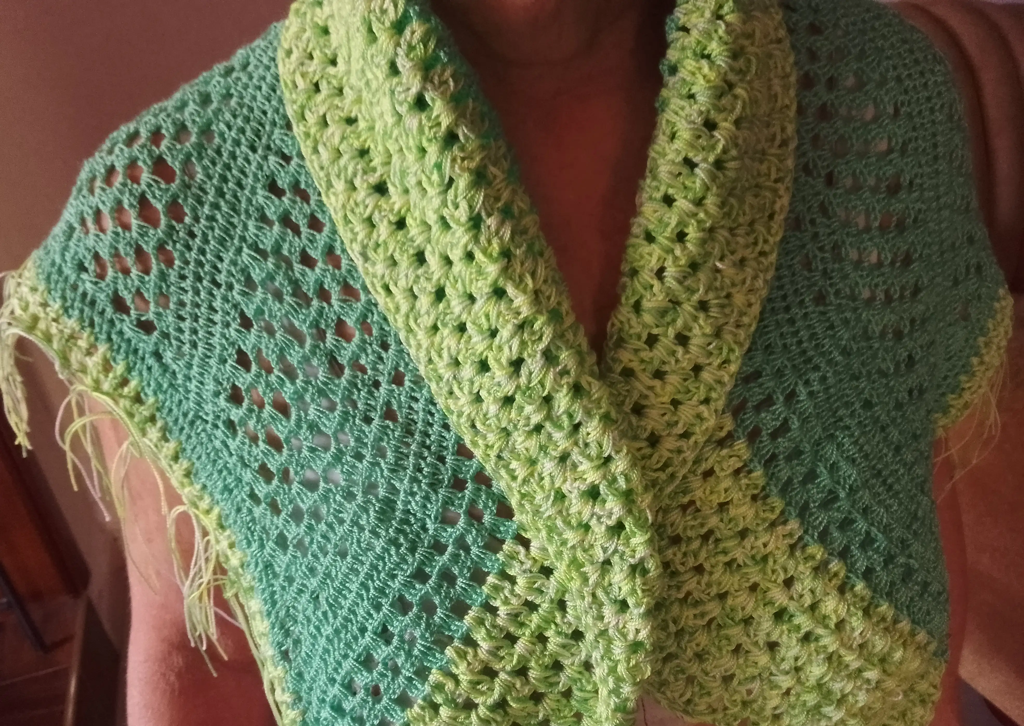 Chal tejido en crochet para dama