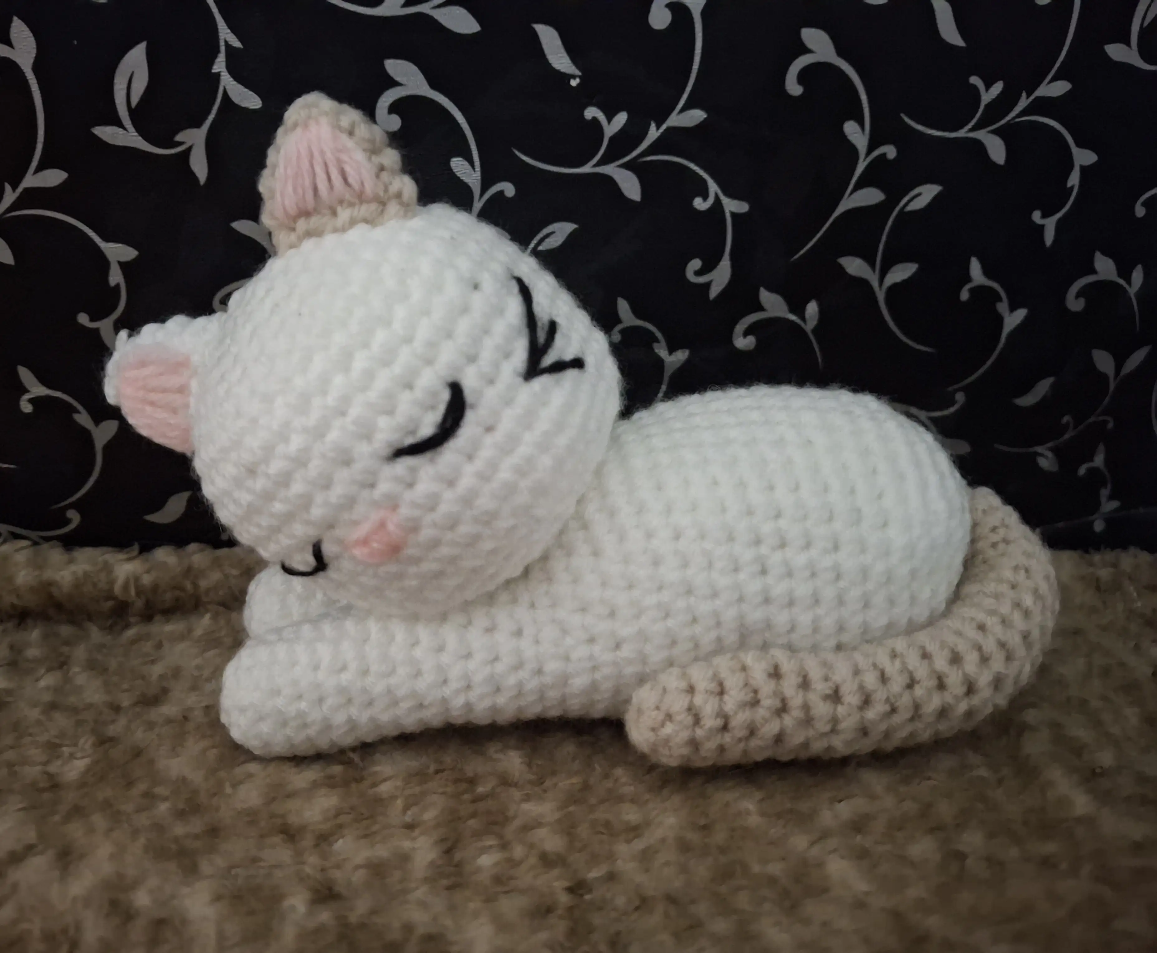 Amigurumi gatito dormido