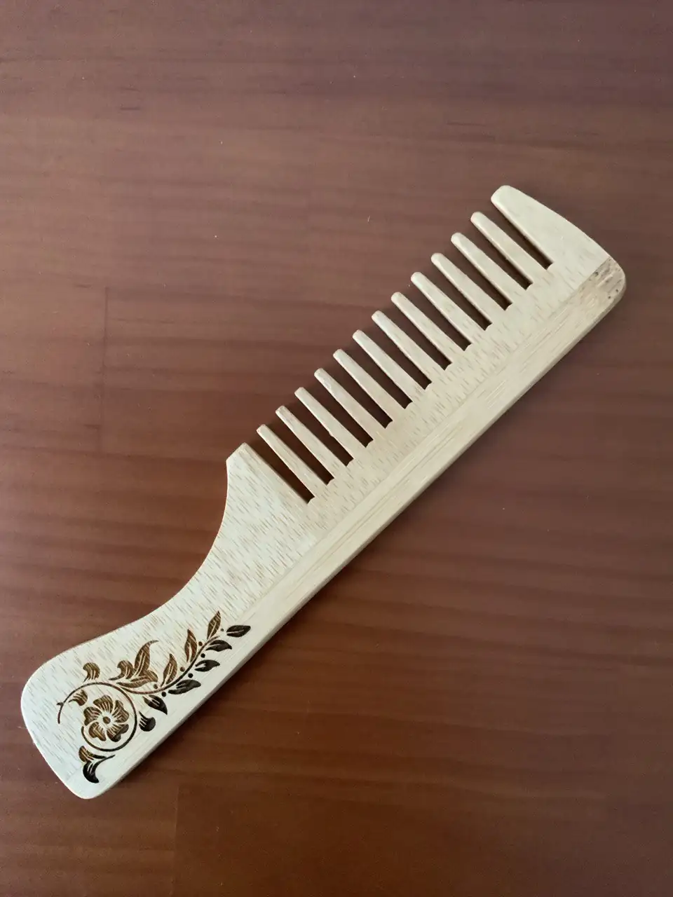 Peine de bambú