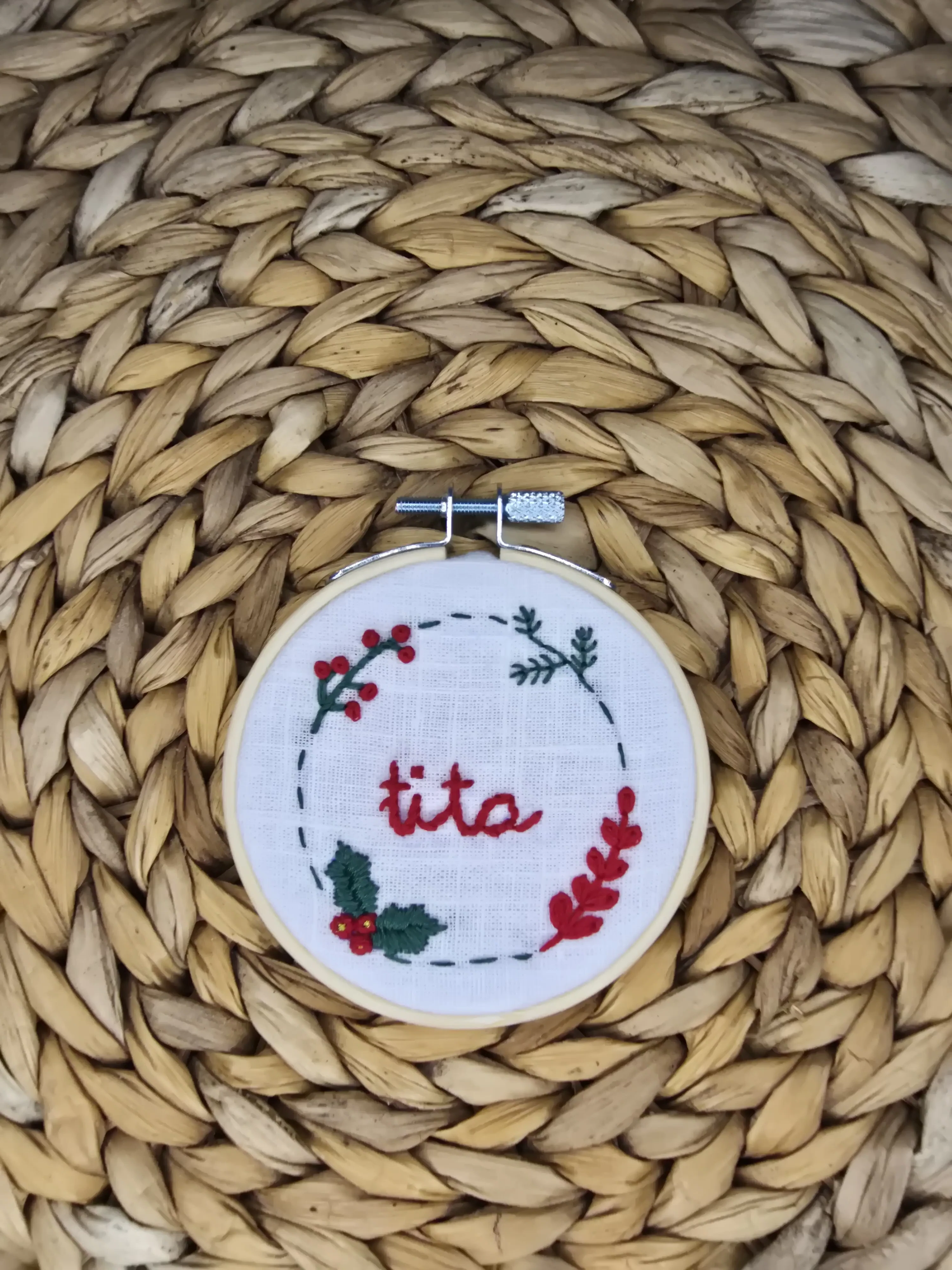 Adorno para árbol personalizado · Bola bordada (tartán o lino, 8–10 cm) - Imagen 4