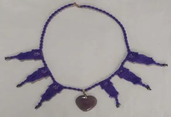 Collar hilo macramé corazón piedra amatista 