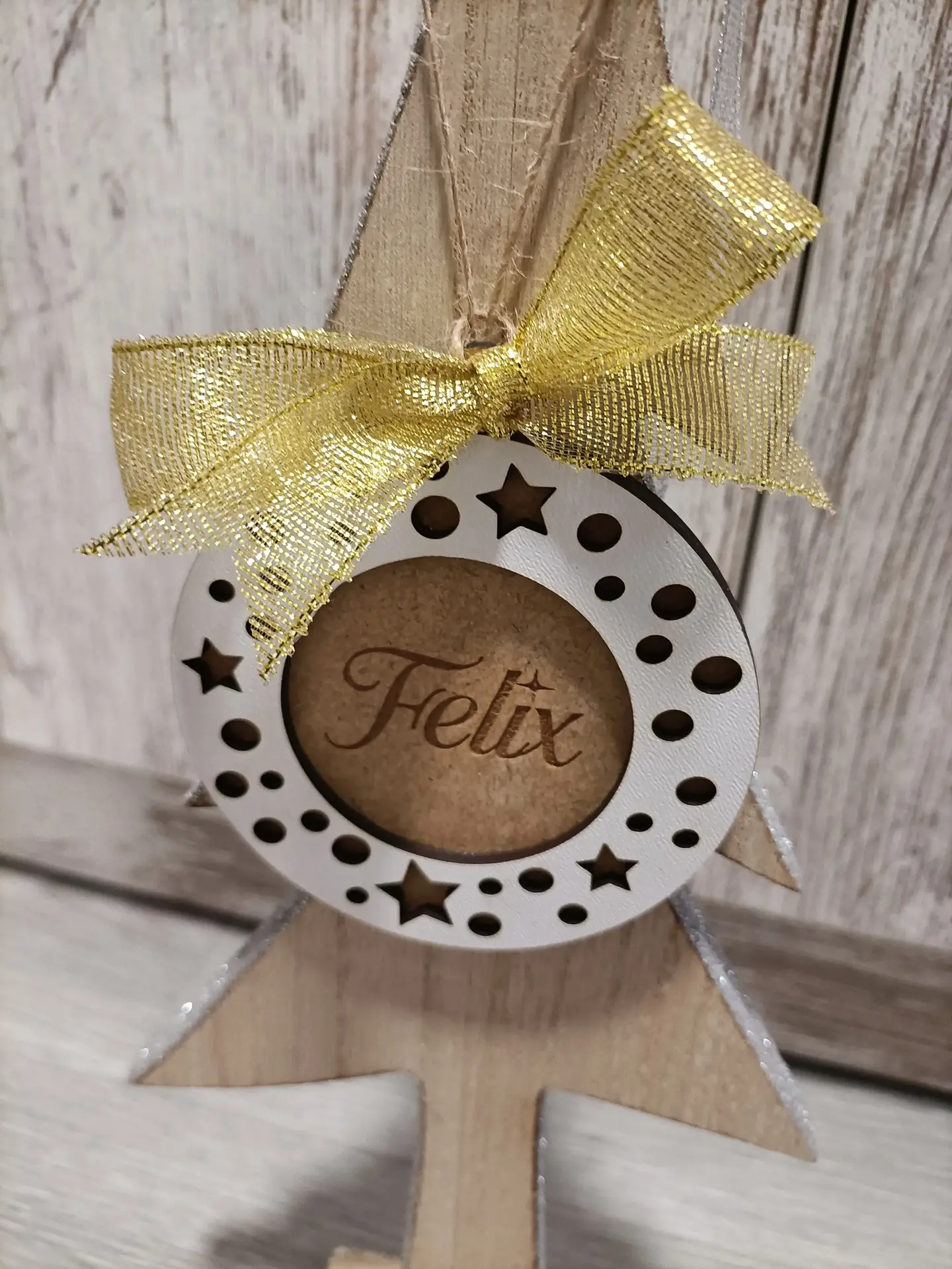Bola de navidad de madera