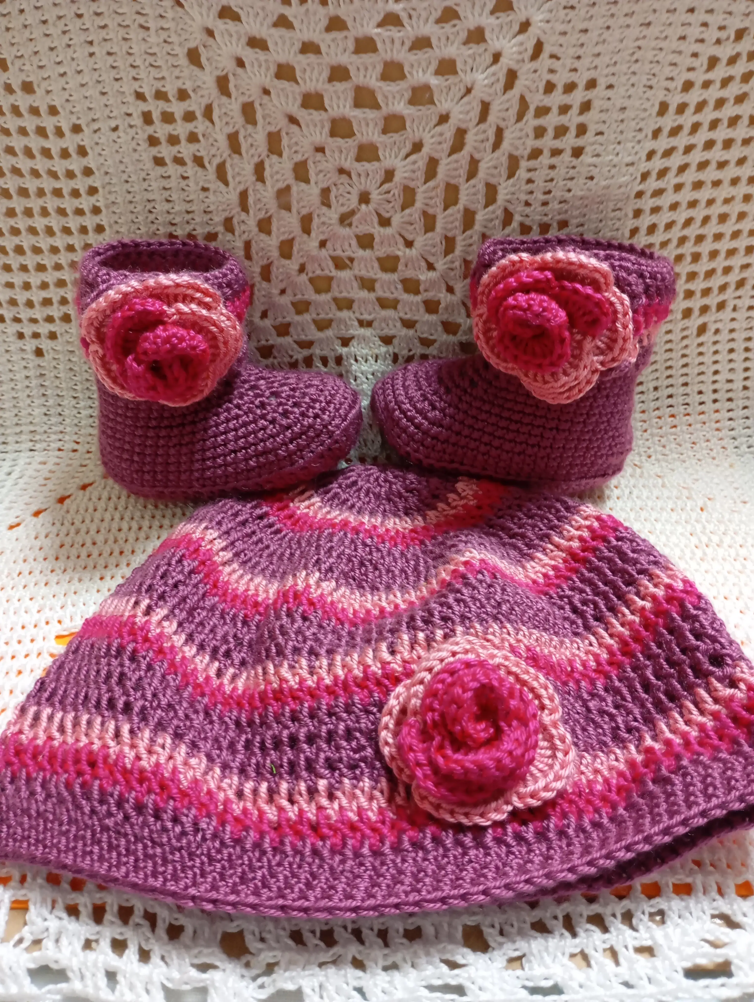 Conjunto de gorrito y botas - Imagen 3