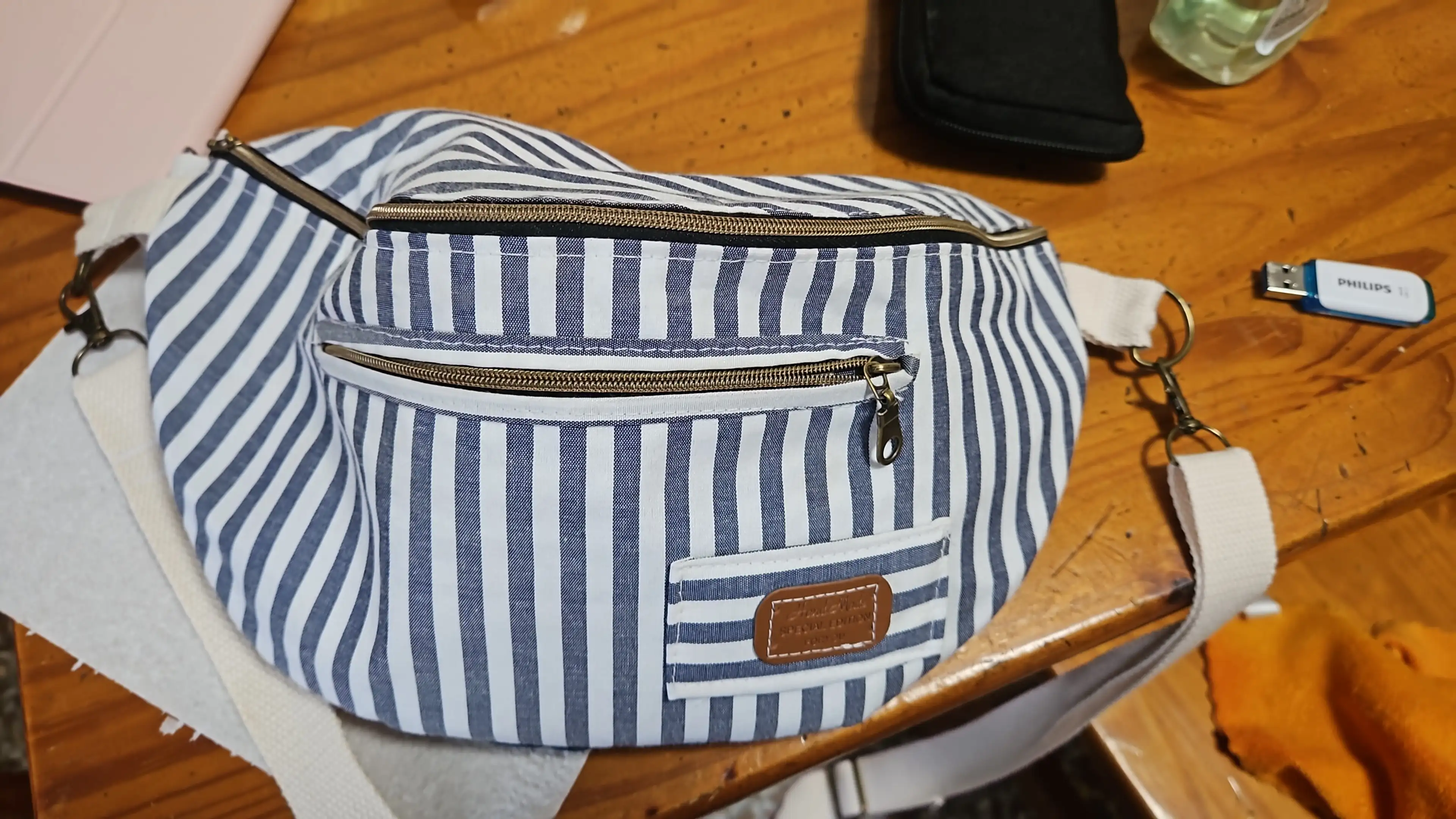 Bolsos y riñoneras artesanales - Imagen 3
