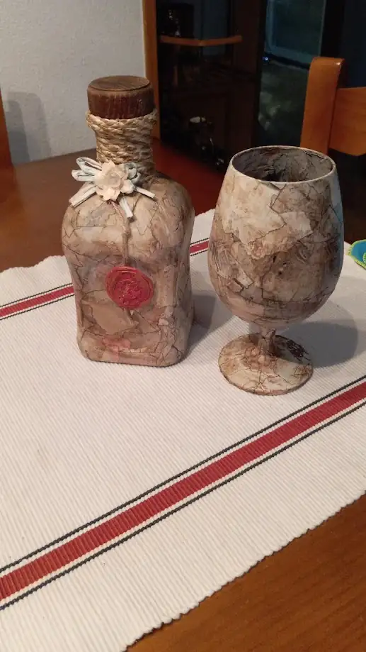 Botella reciclada con copa