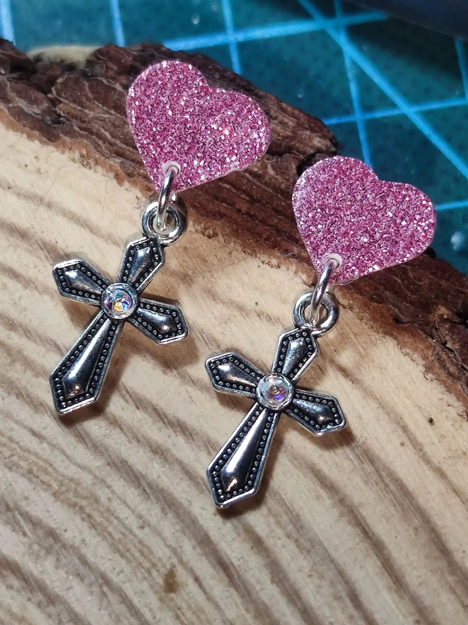 Pendientes de cruz corazón 