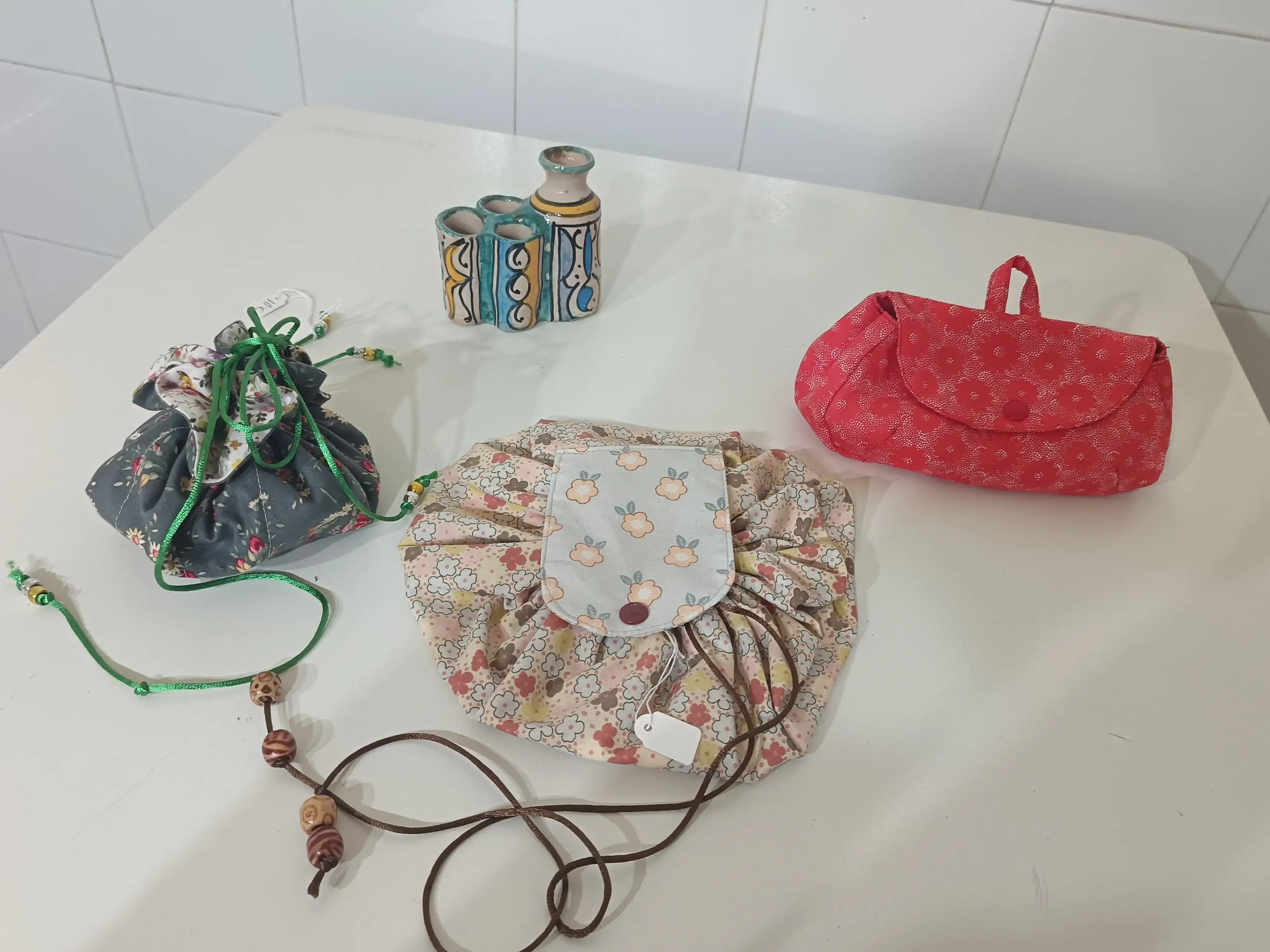 Costurero y neceser de maquillaje