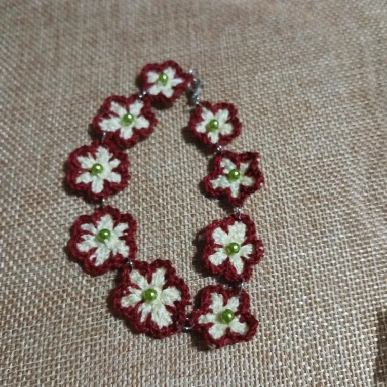 Pulsera de flores a crochet - Imagen 2
