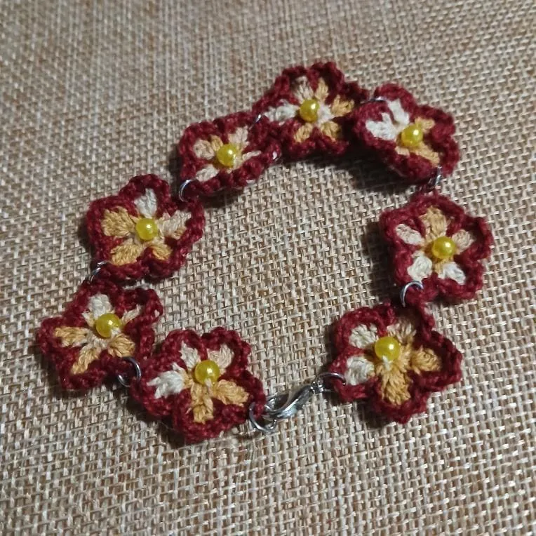 Pulsera de flores a crochet - Imagen 3
