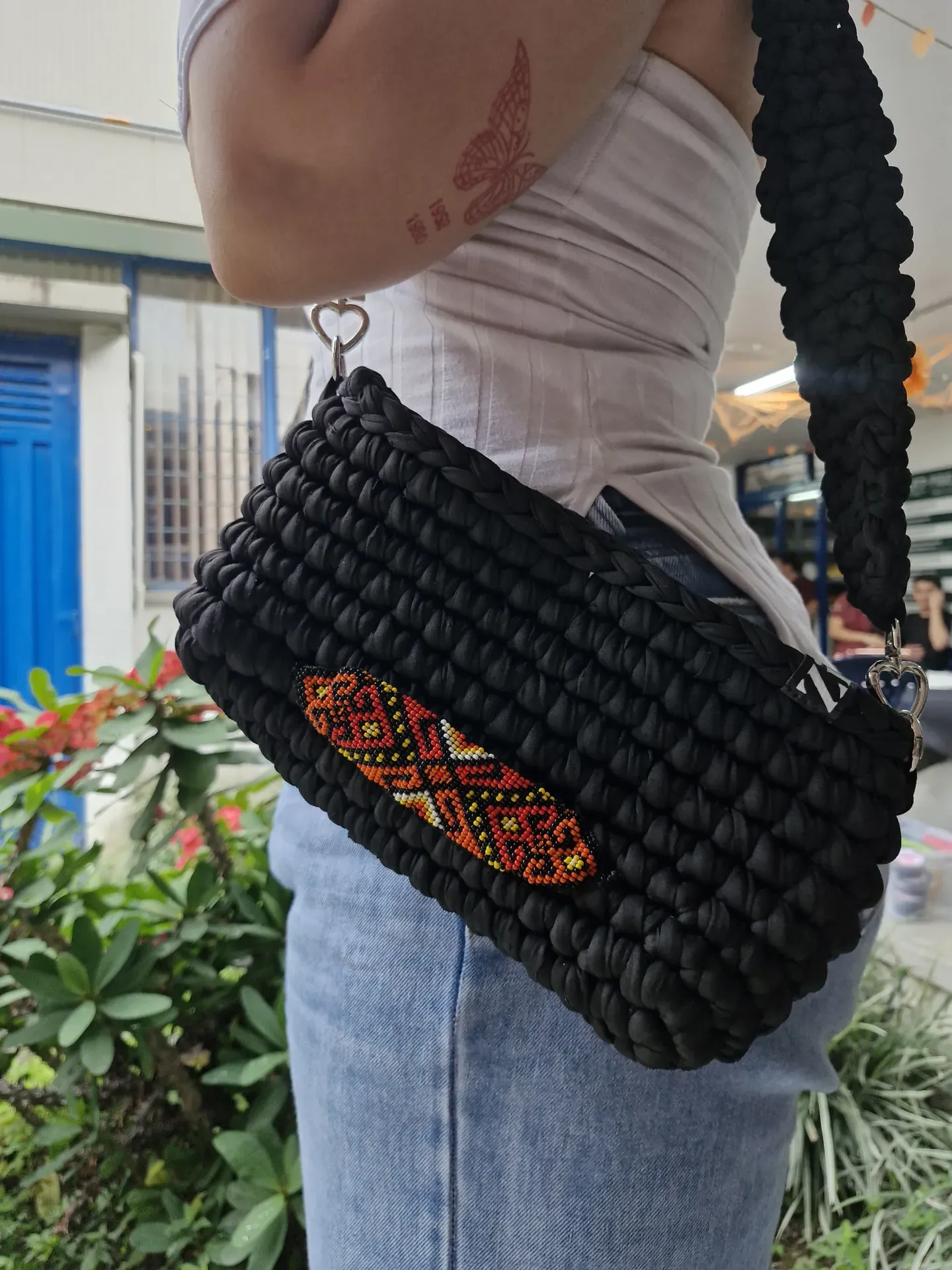 Cartera de correa larga con aplique de mostacillas - Imagen 2