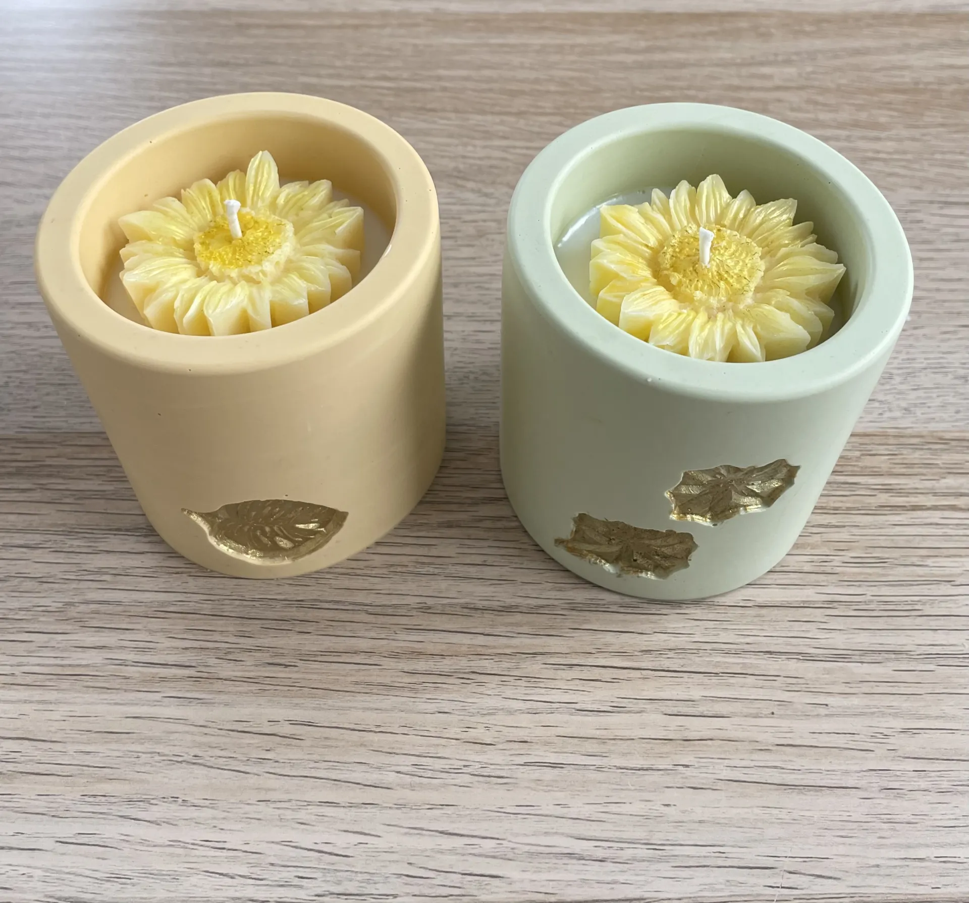 Velas de miel en recipiente de jesmonite 