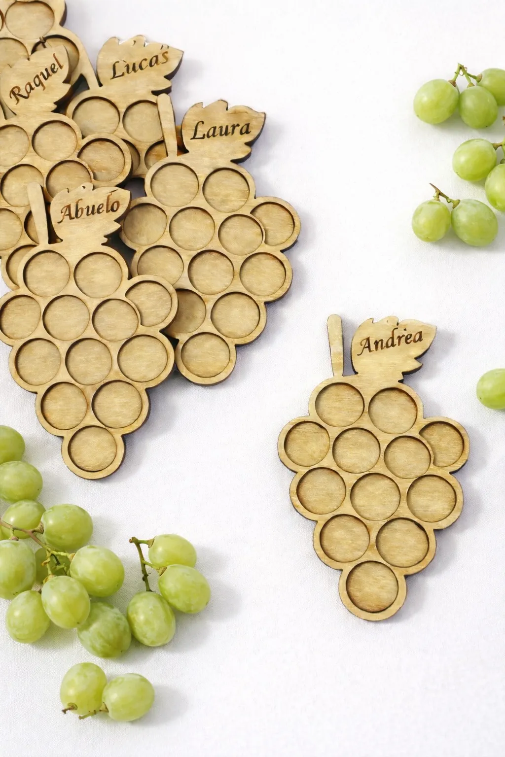 Posa 12 uvas madera 