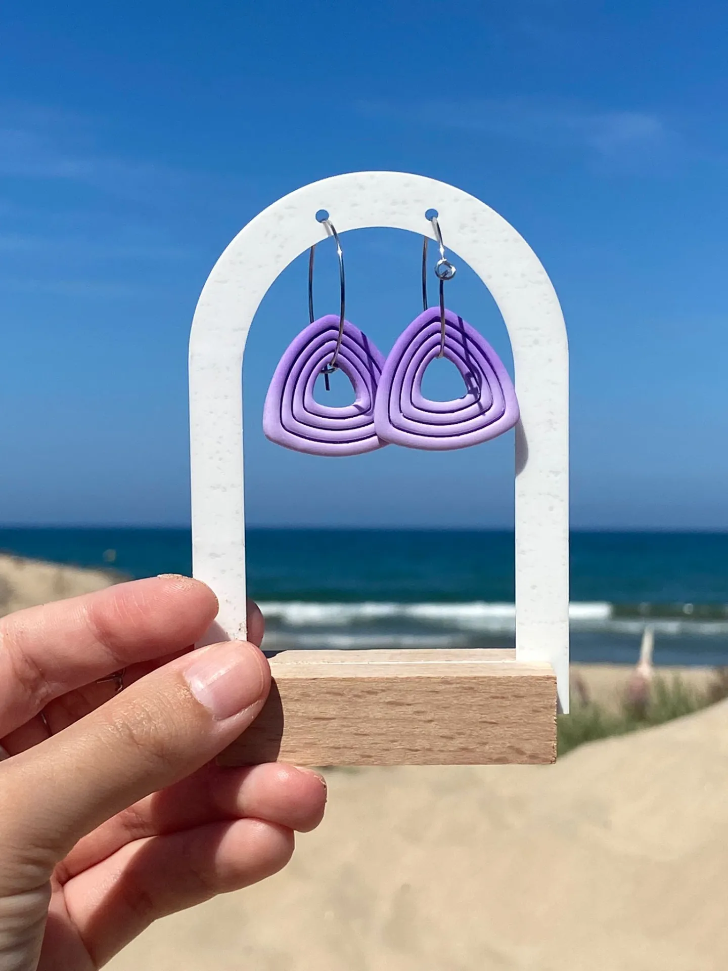 Pendientes de aro de arcilla polimérica texturizada. Colección Hera.