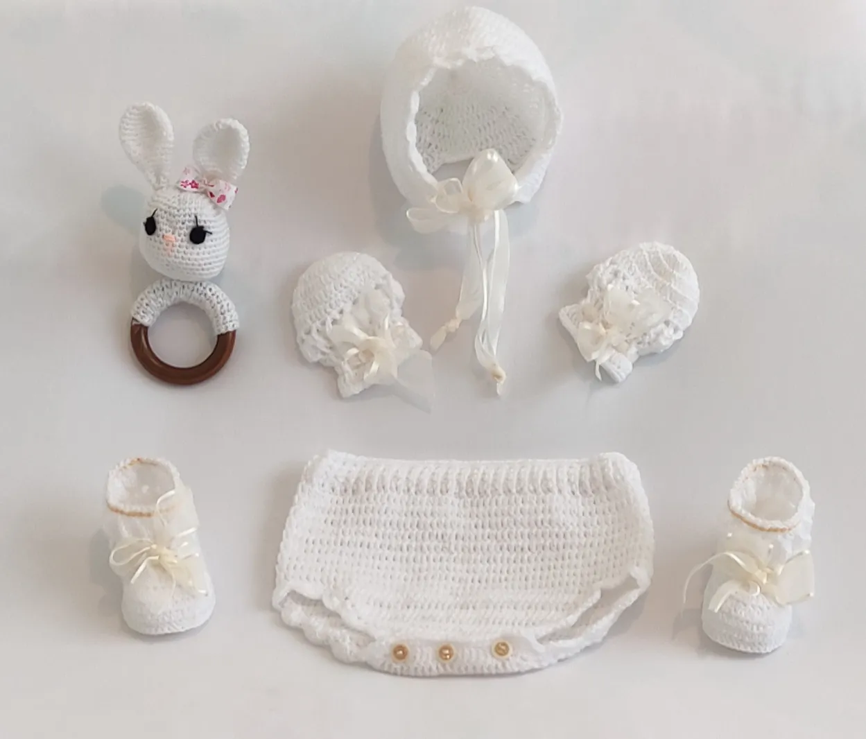 Prendas para bebés tejidas a crochet - Imagen 2