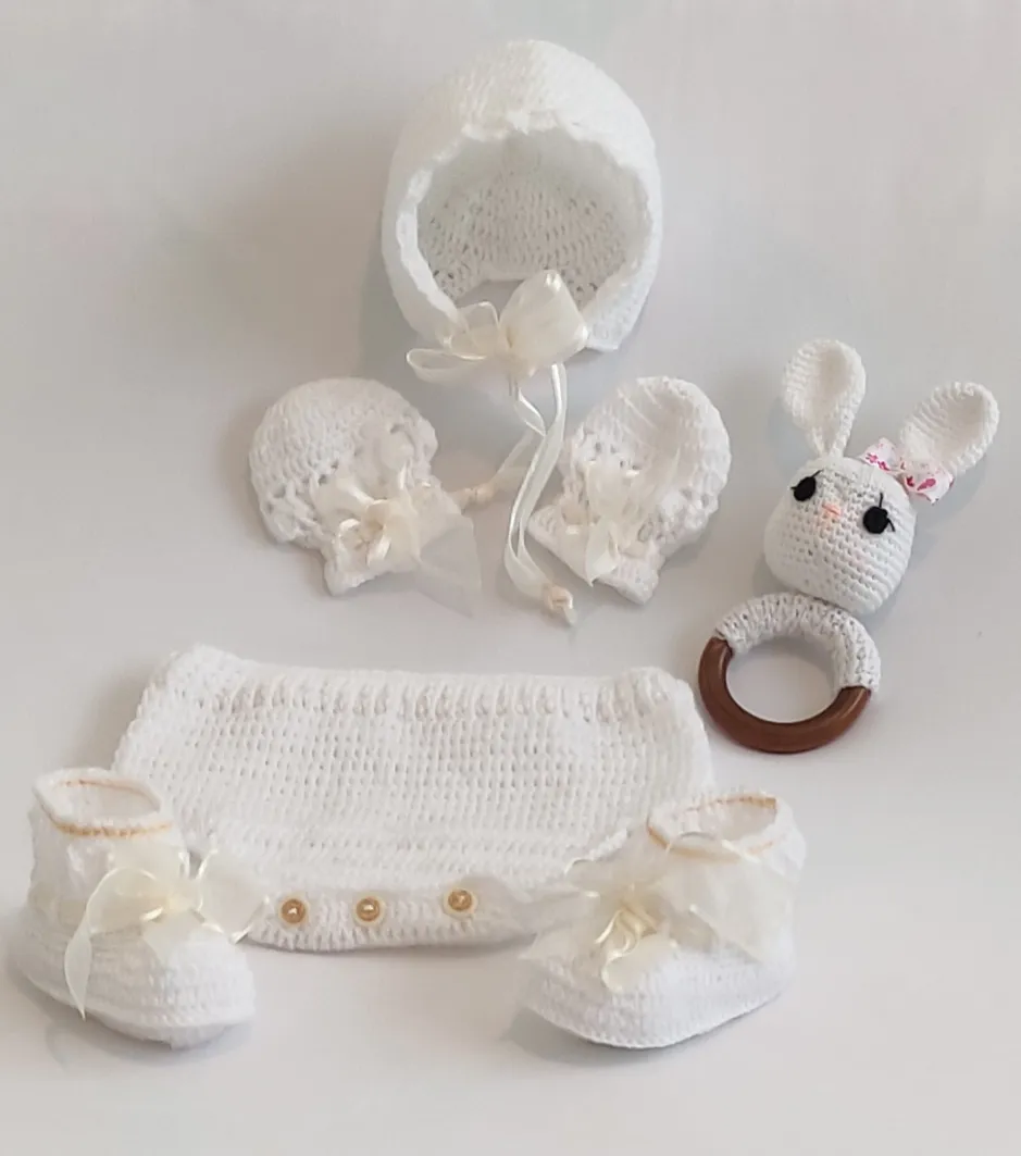 Prendas para bebés tejidas a crochet - Imagen 3