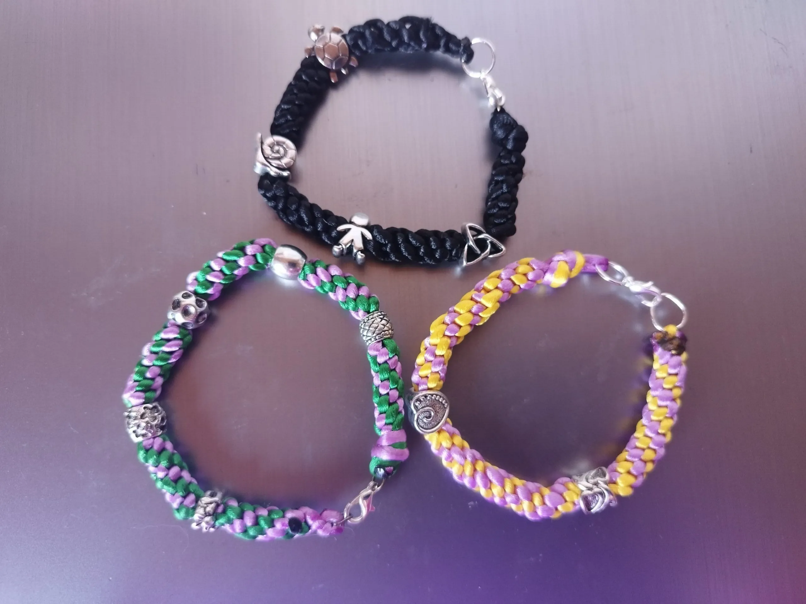 Pulseras de cordón