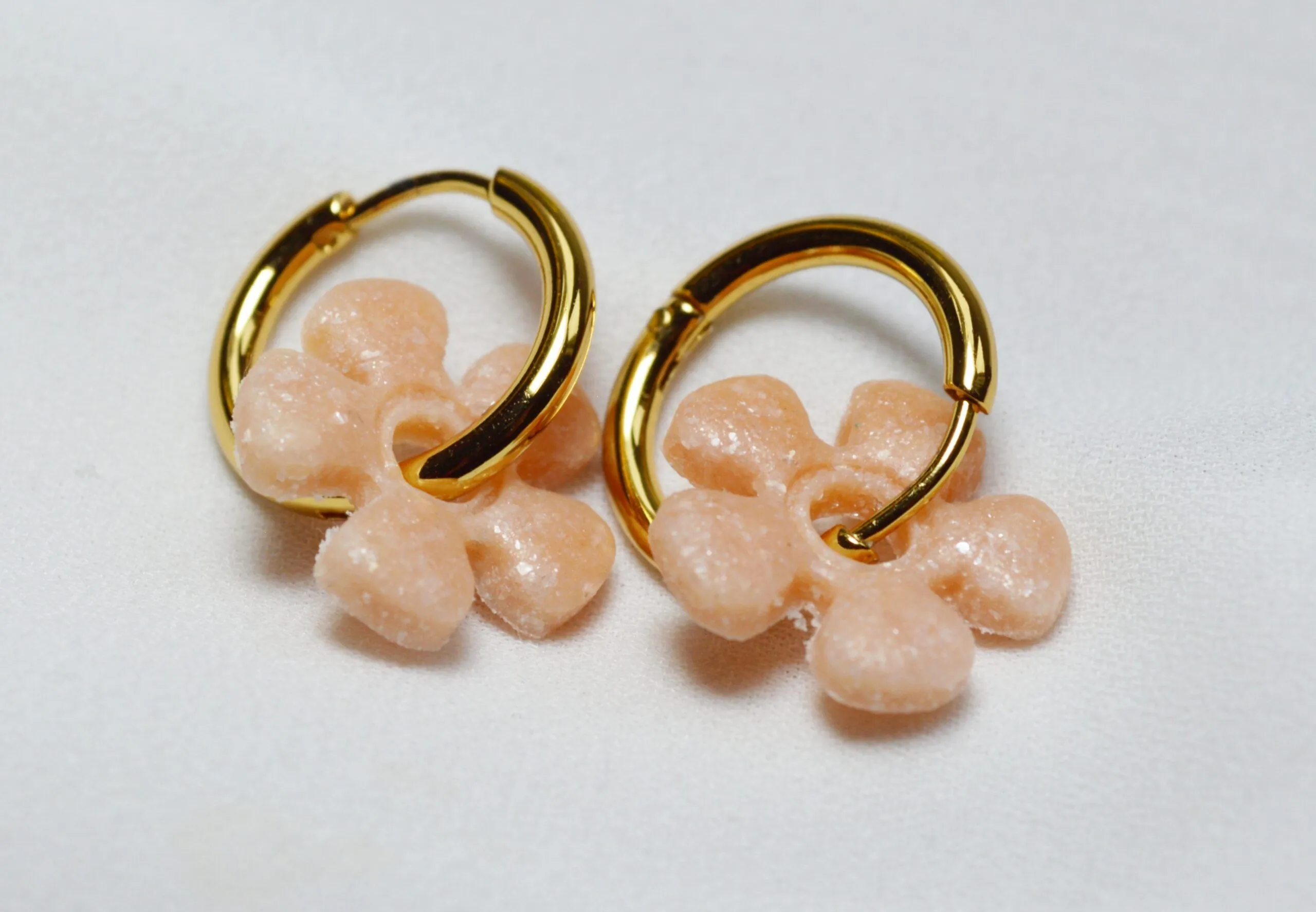 Pendientes de arcilla polimérica modelo Charm Flor Carne