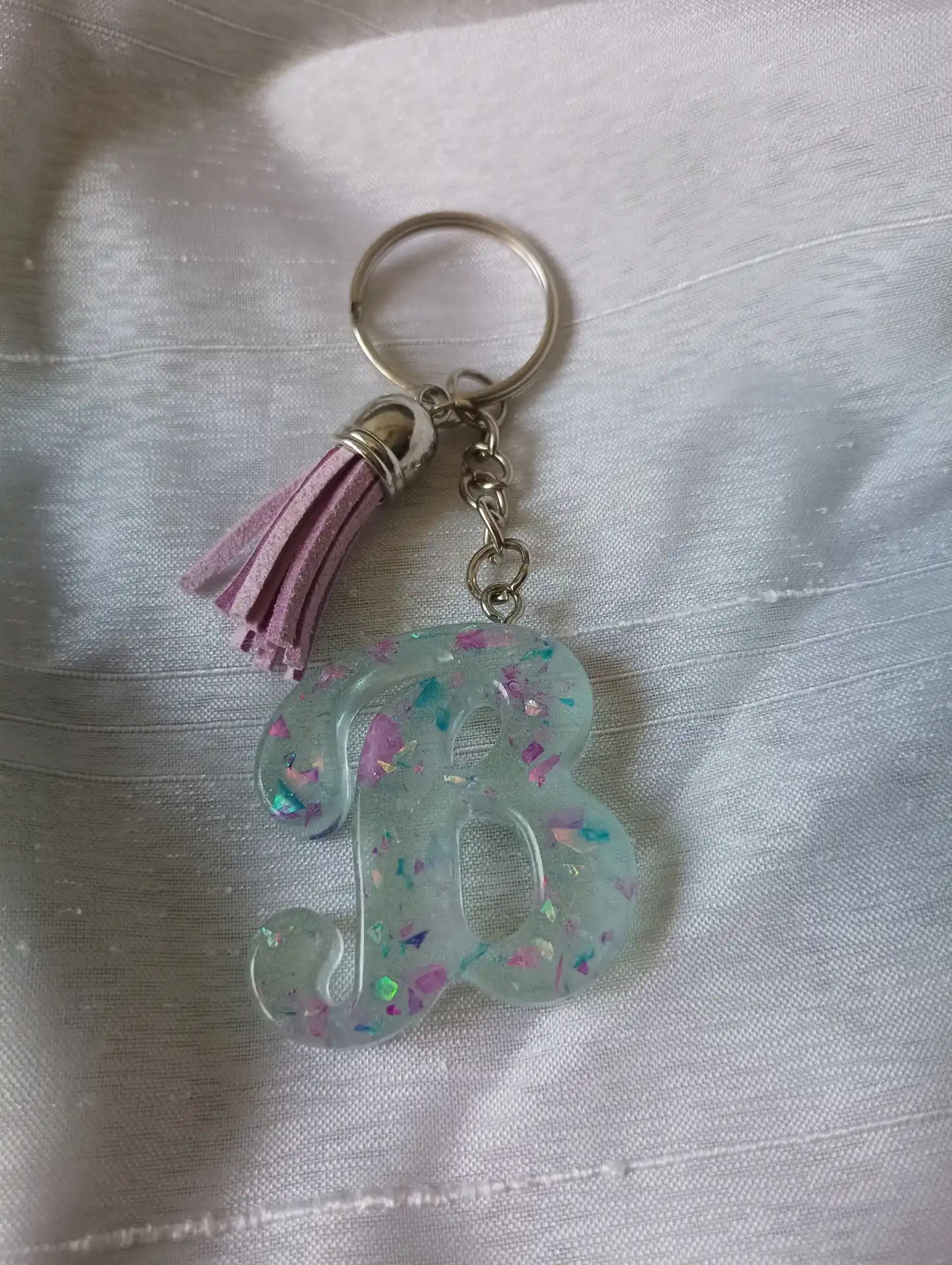Llavero de Resina 'B' con Toque Boho