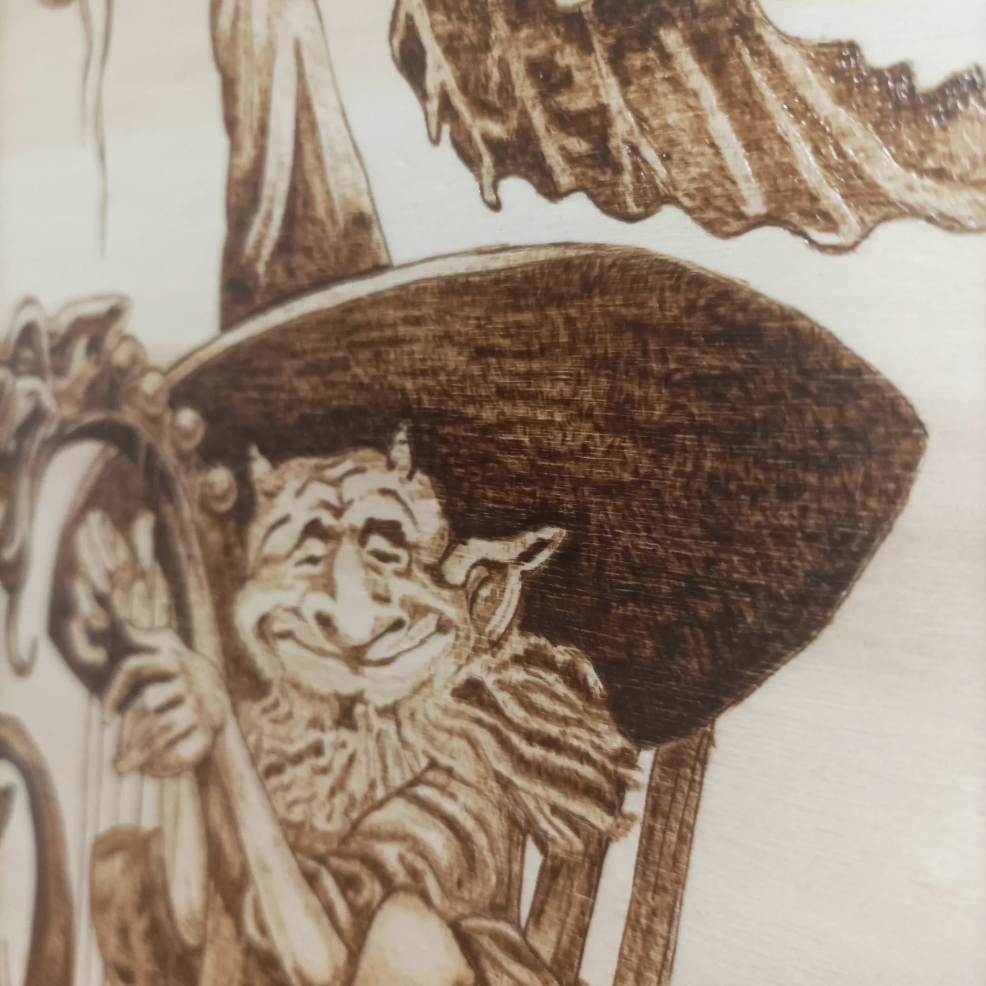 Lámina de madera decorada en pirografía  - Imagen 2