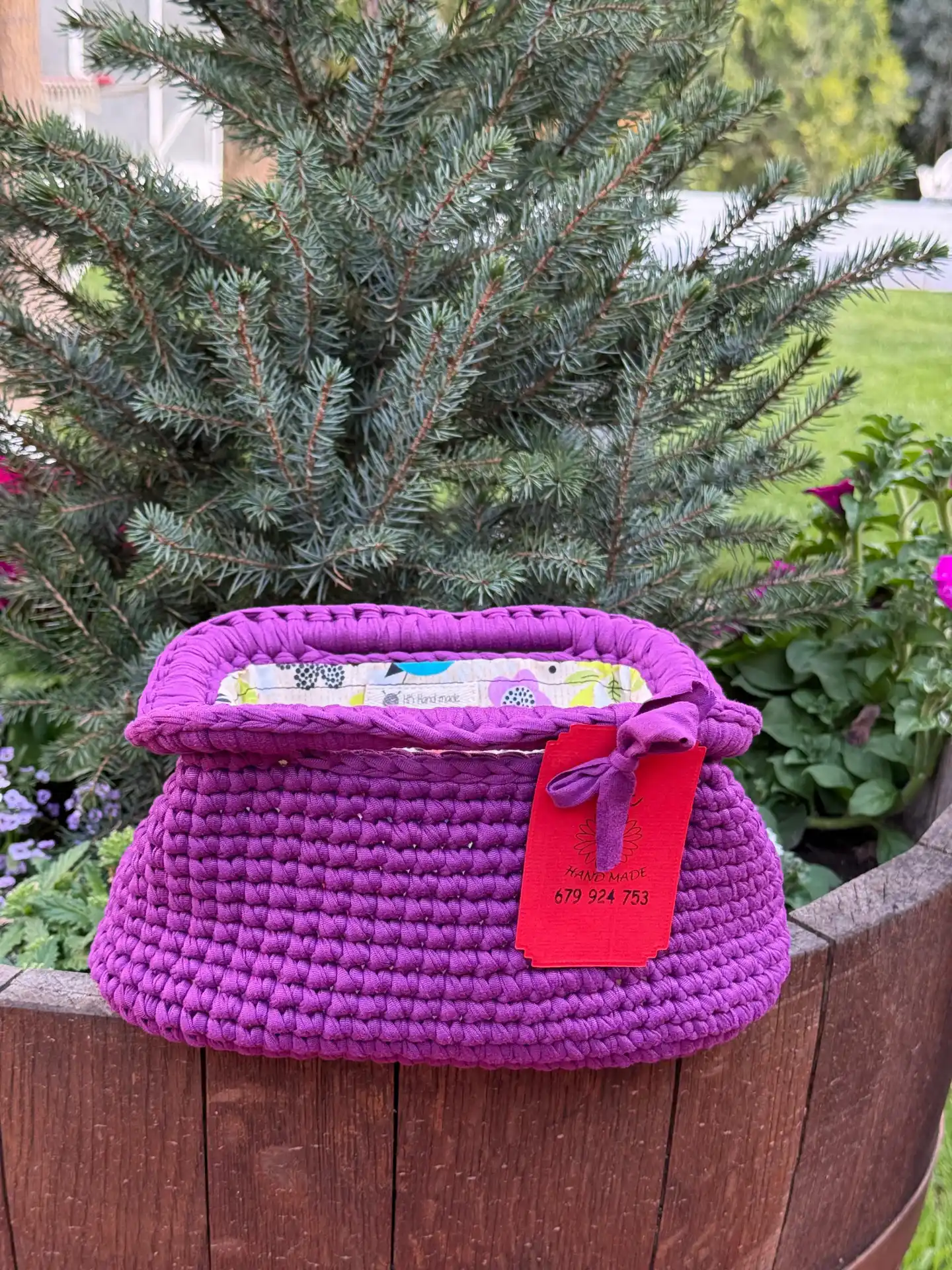 Bolso tejido en trapillo en tono magenta vibrante - Imagen 2