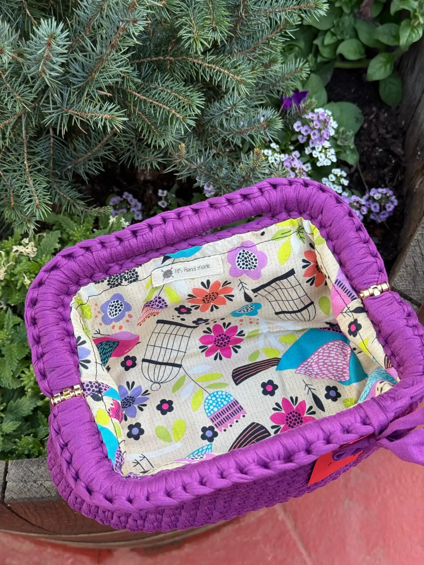 Bolso tejido en trapillo en tono magenta vibrante - Imagen 3