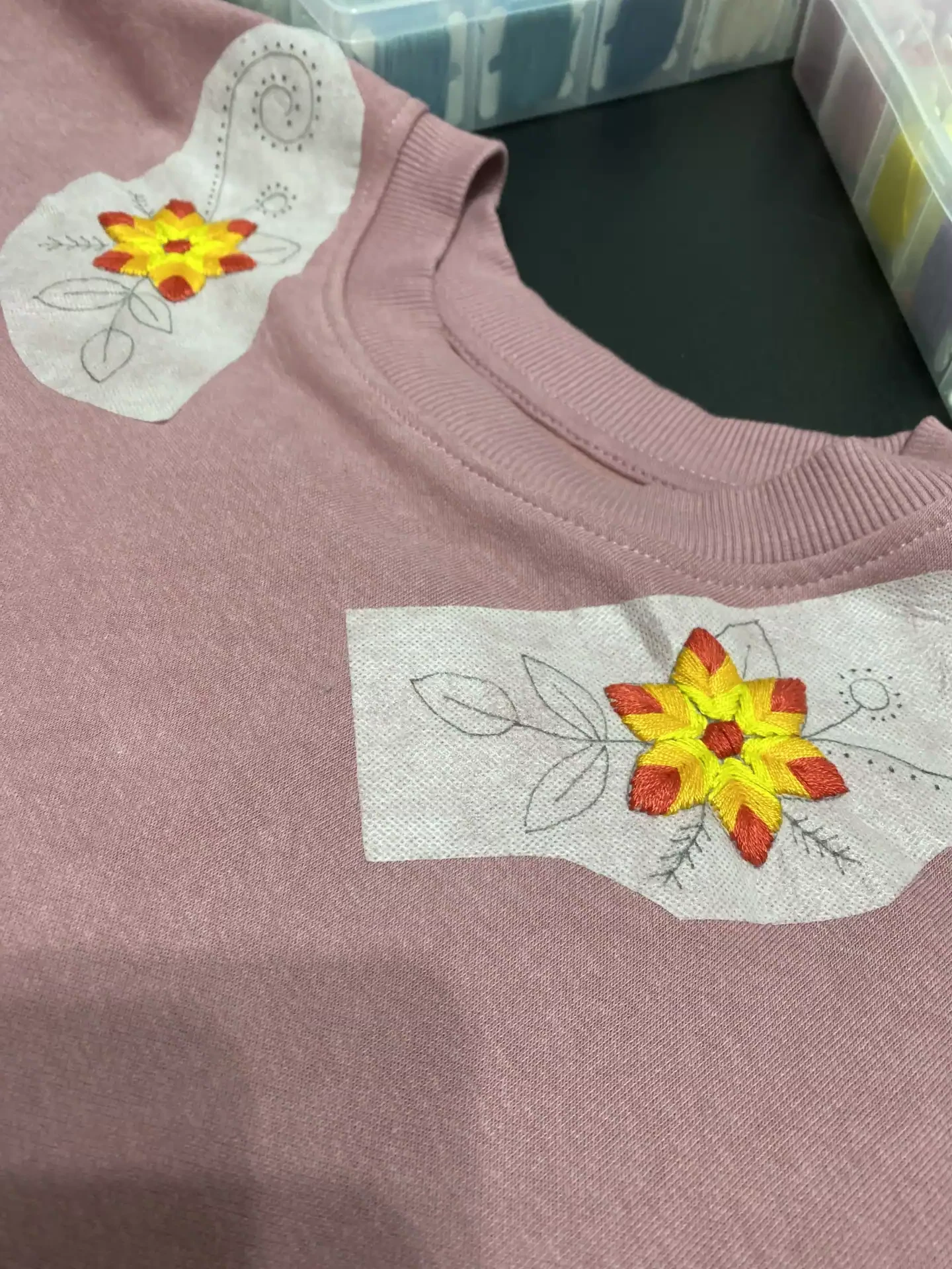 Sudadera bordada a mano - Imagen 2