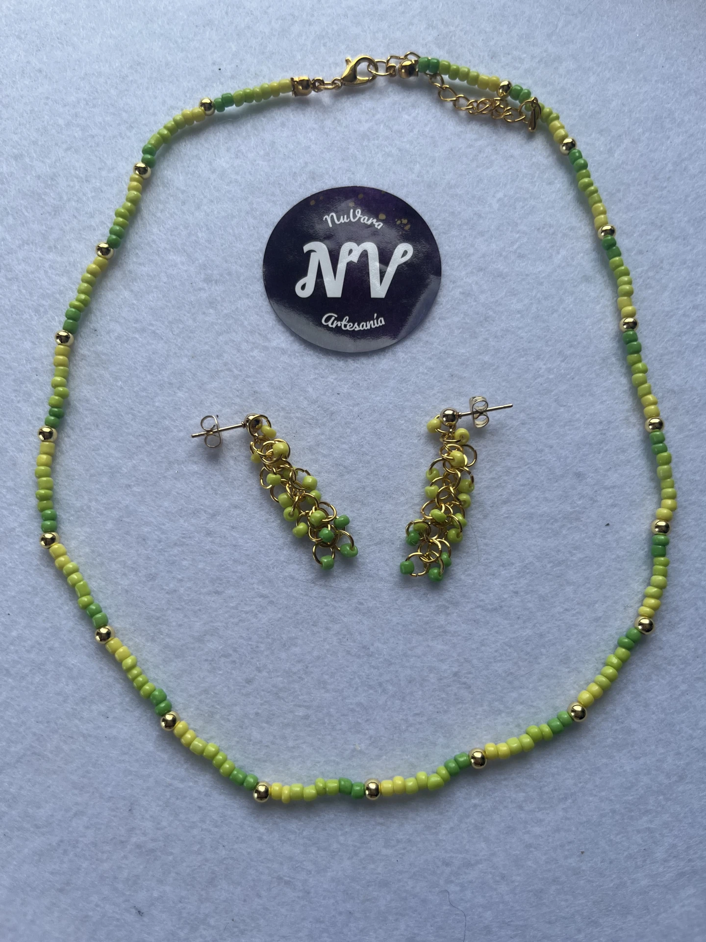 Collar corto y pendientes