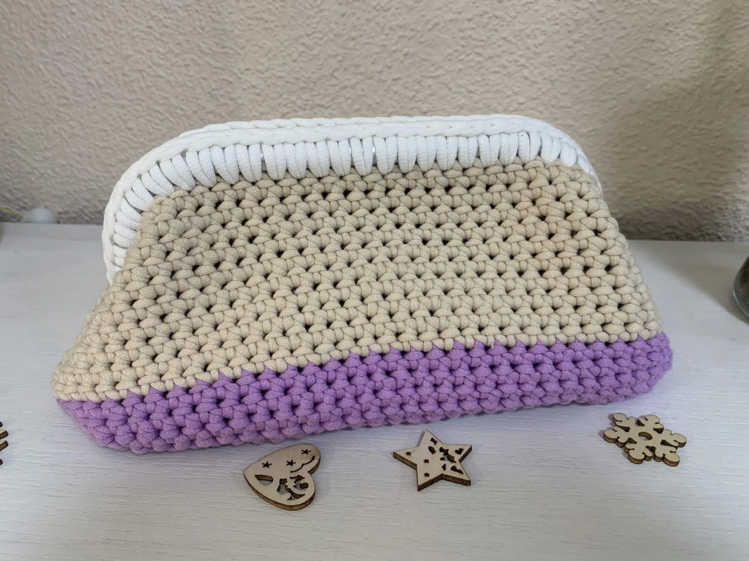 Neceser Cosmetiquera a crochet dos colores