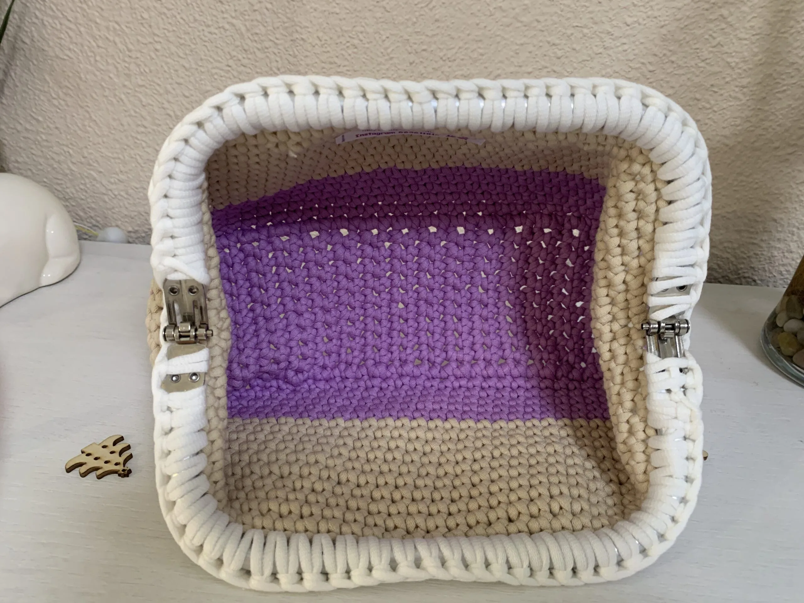 Neceser Cosmetiquera a crochet dos colores - Imagen 5