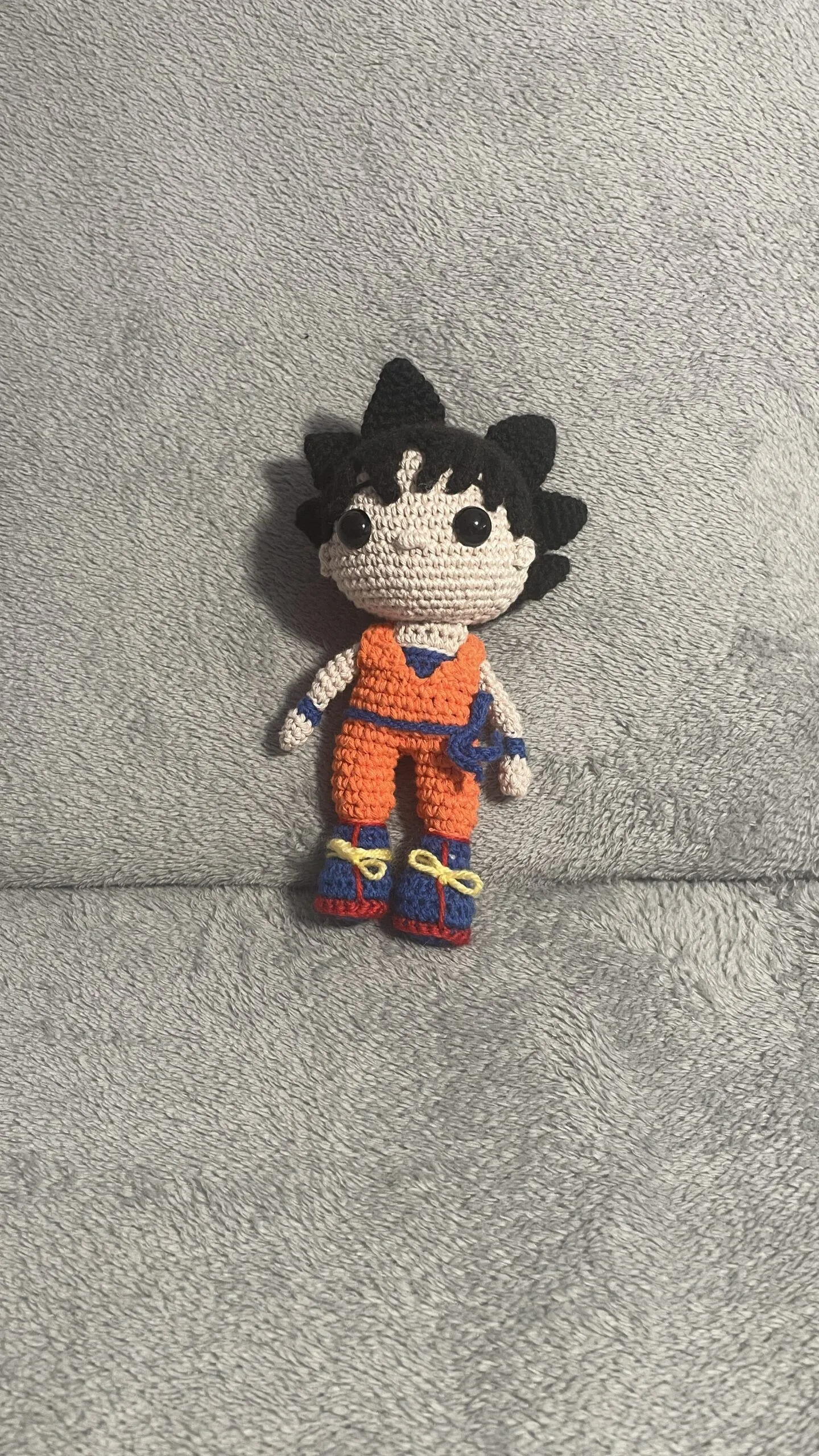 Goku a crochet hecho a mano