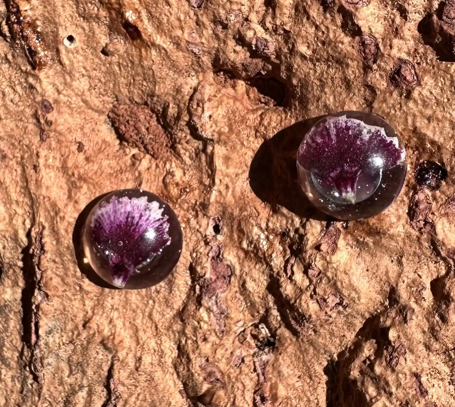 Pendiente pétalo morado