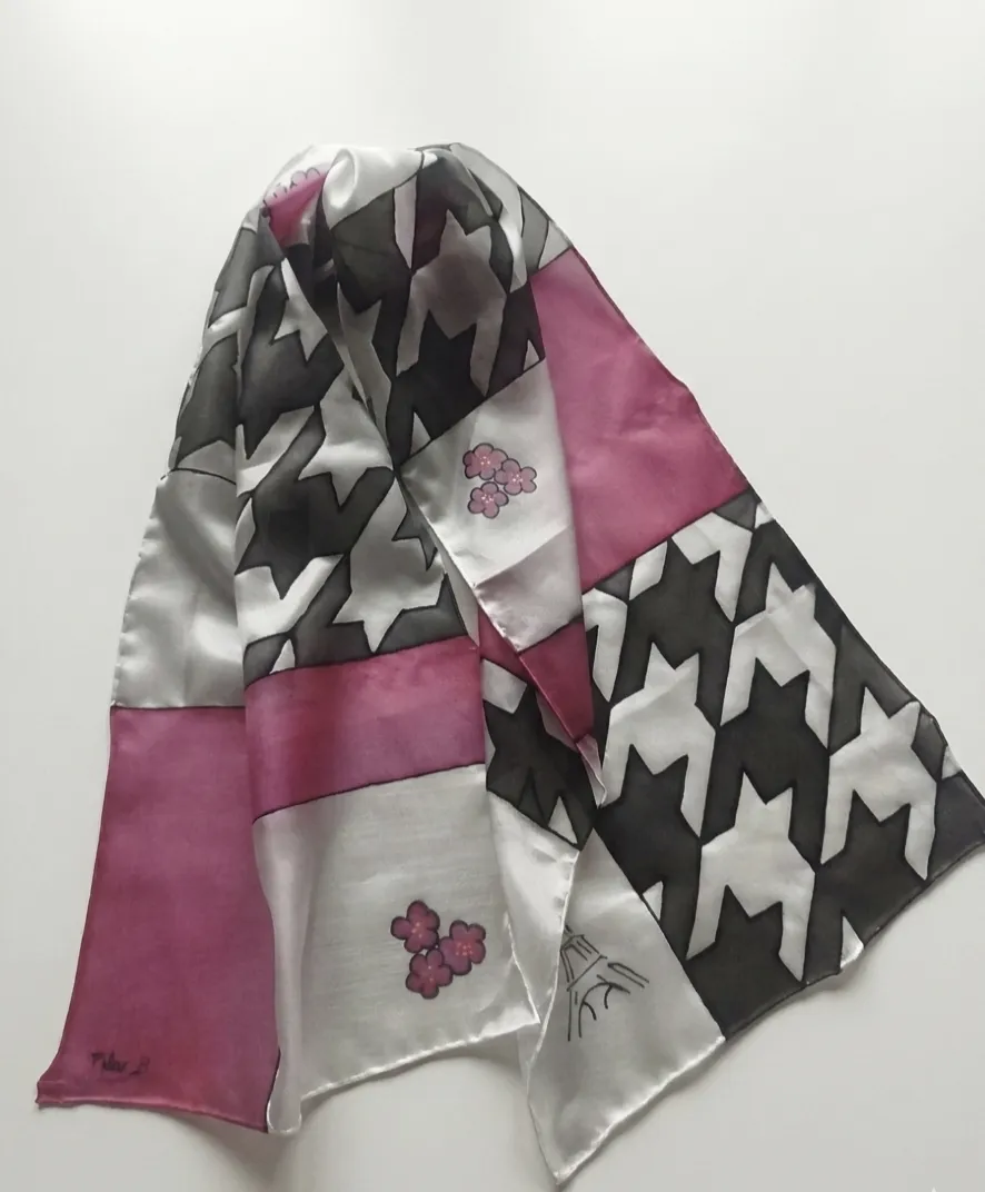 Pañuelo de Seda Natural "París Chic" – Pata de Gallo y Fucsia