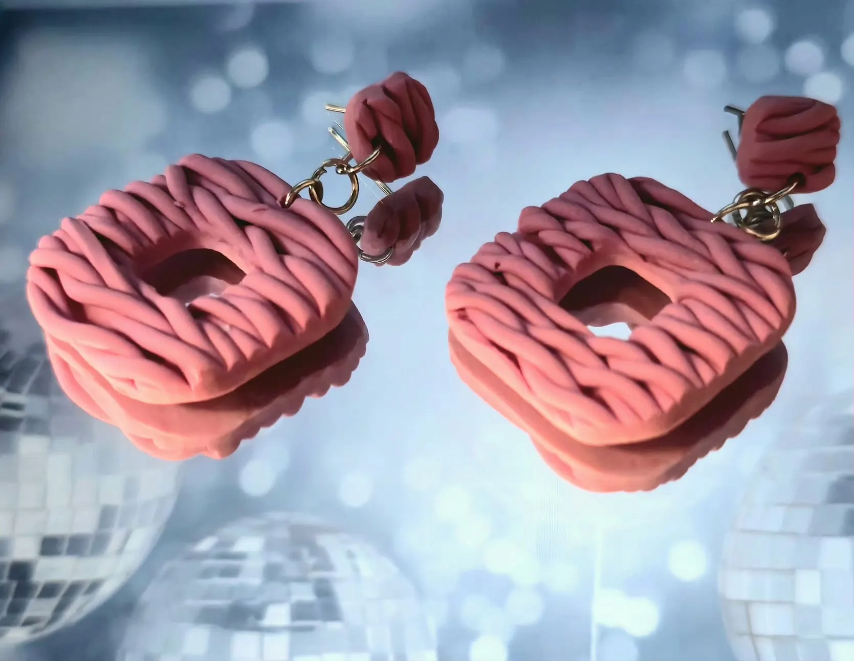 Pendientes Nido con estampado trenzado rosa