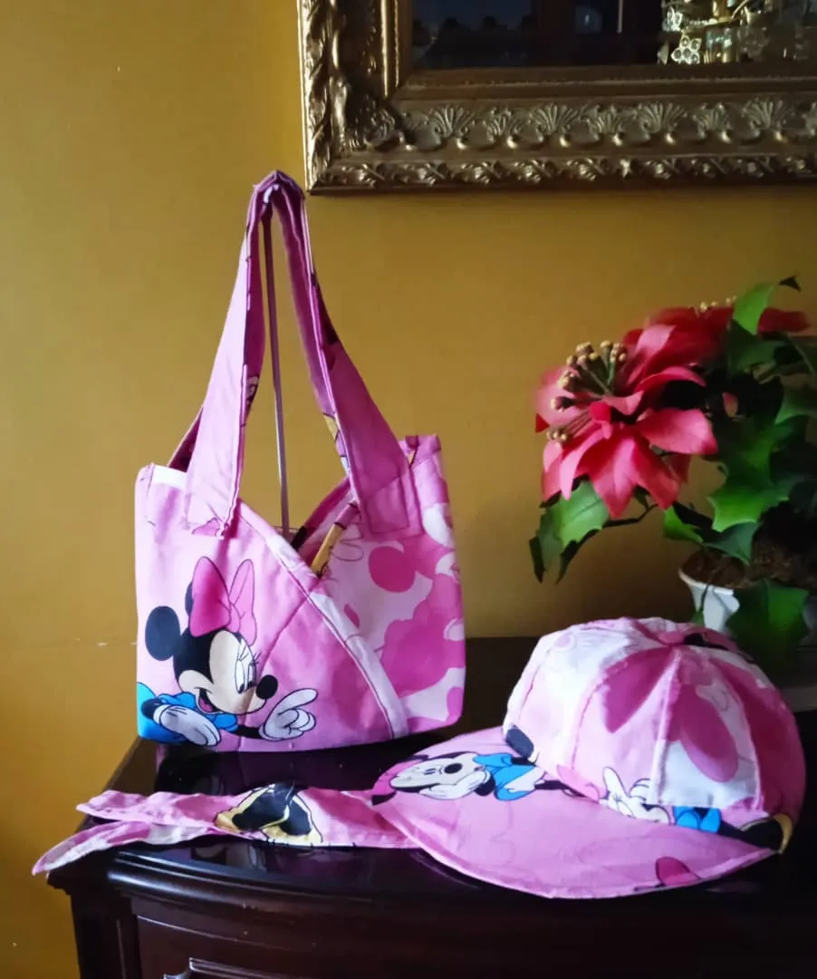 Juego de sombrero y bolso reversibles  - Imagen 2
