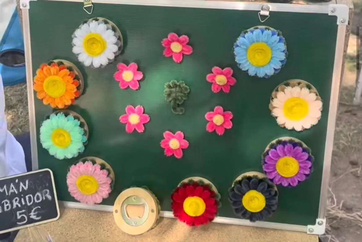 Imán - abridor con flor de limpiapipas