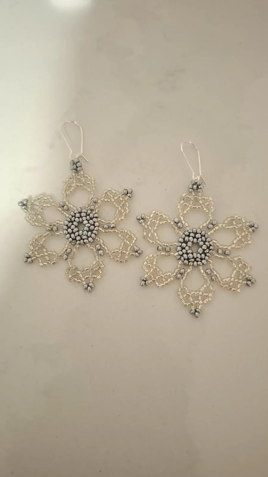 Pendientes Flor plata en mostacillas - Imagen 2
