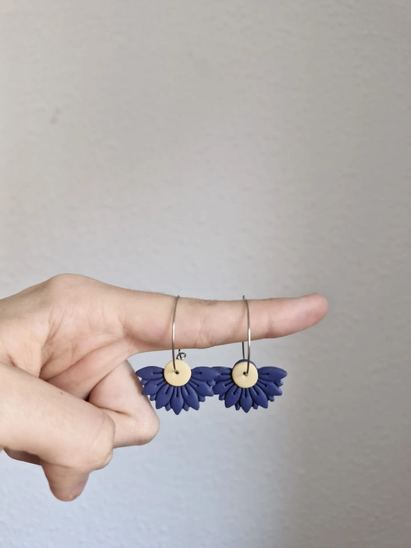 Pendientes de aro de arcilla polimérica. Colección Flora. - Imagen 4