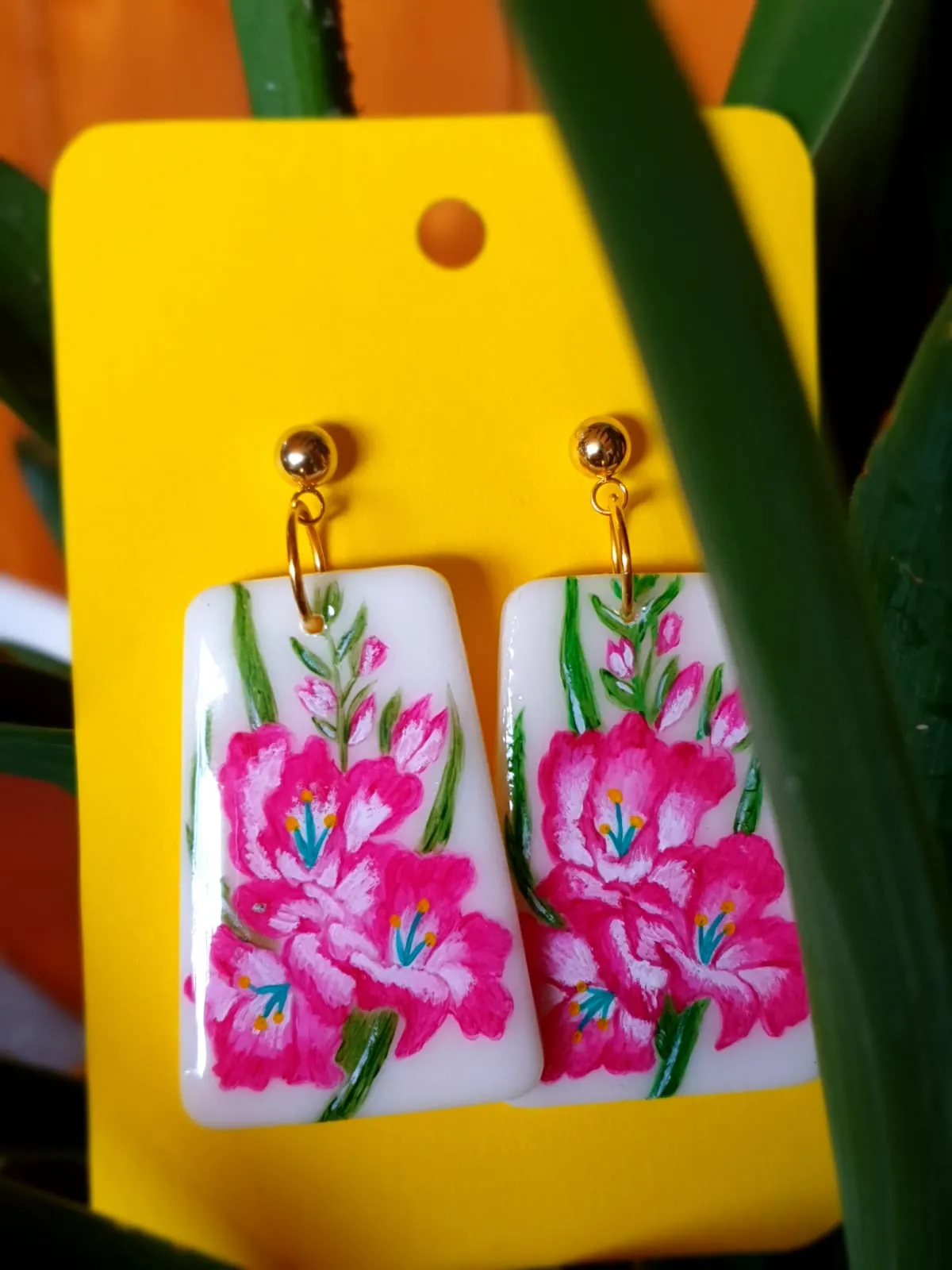 Pendientes gladiolos rosas pintados a mano - Imagen 3