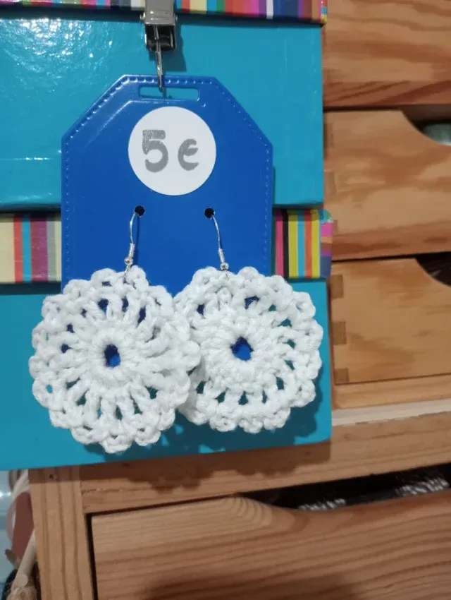 Pendientes artesanales de crochet hechos a mano