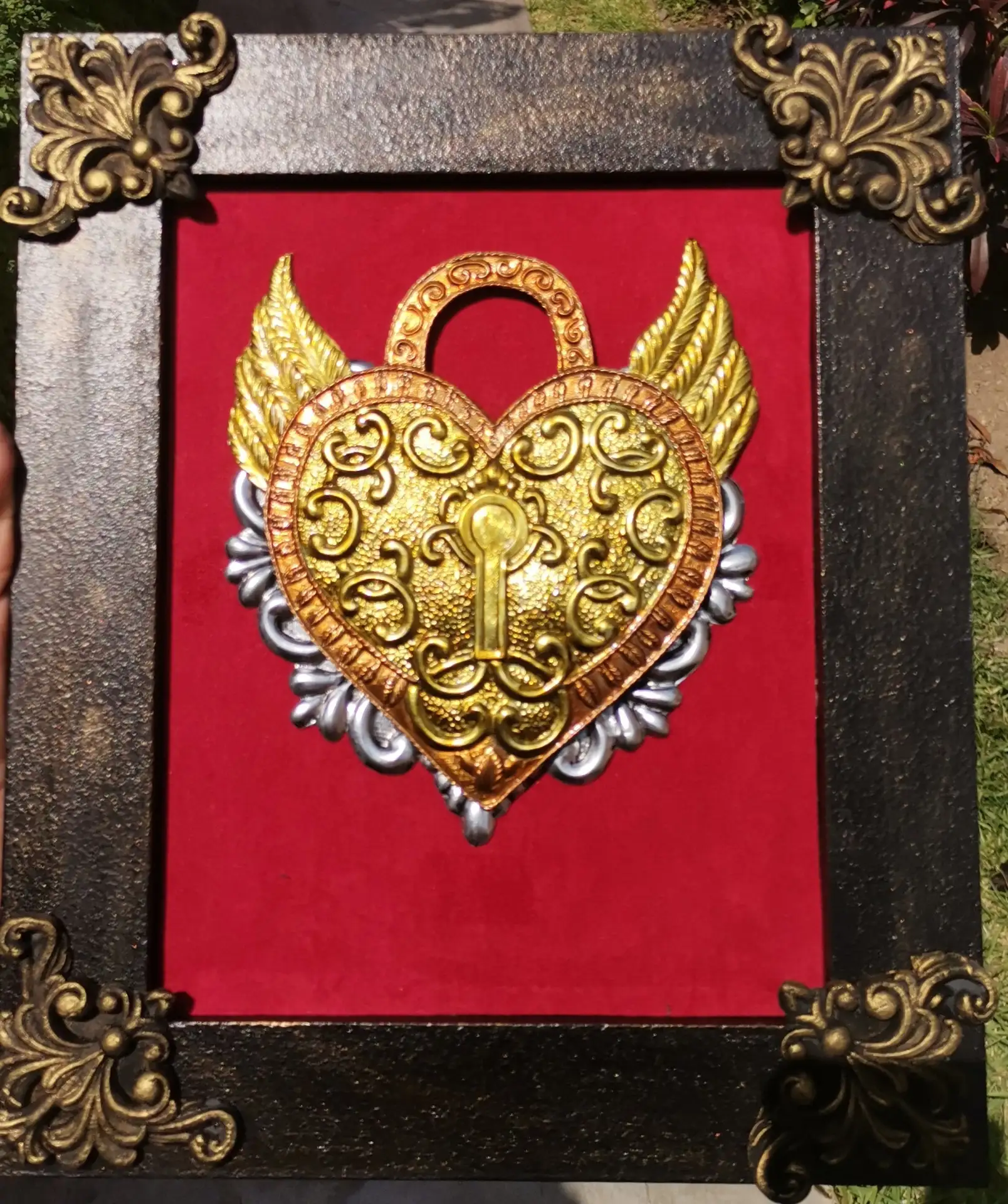 Cuadro repujado artesanal con acabado en relieve