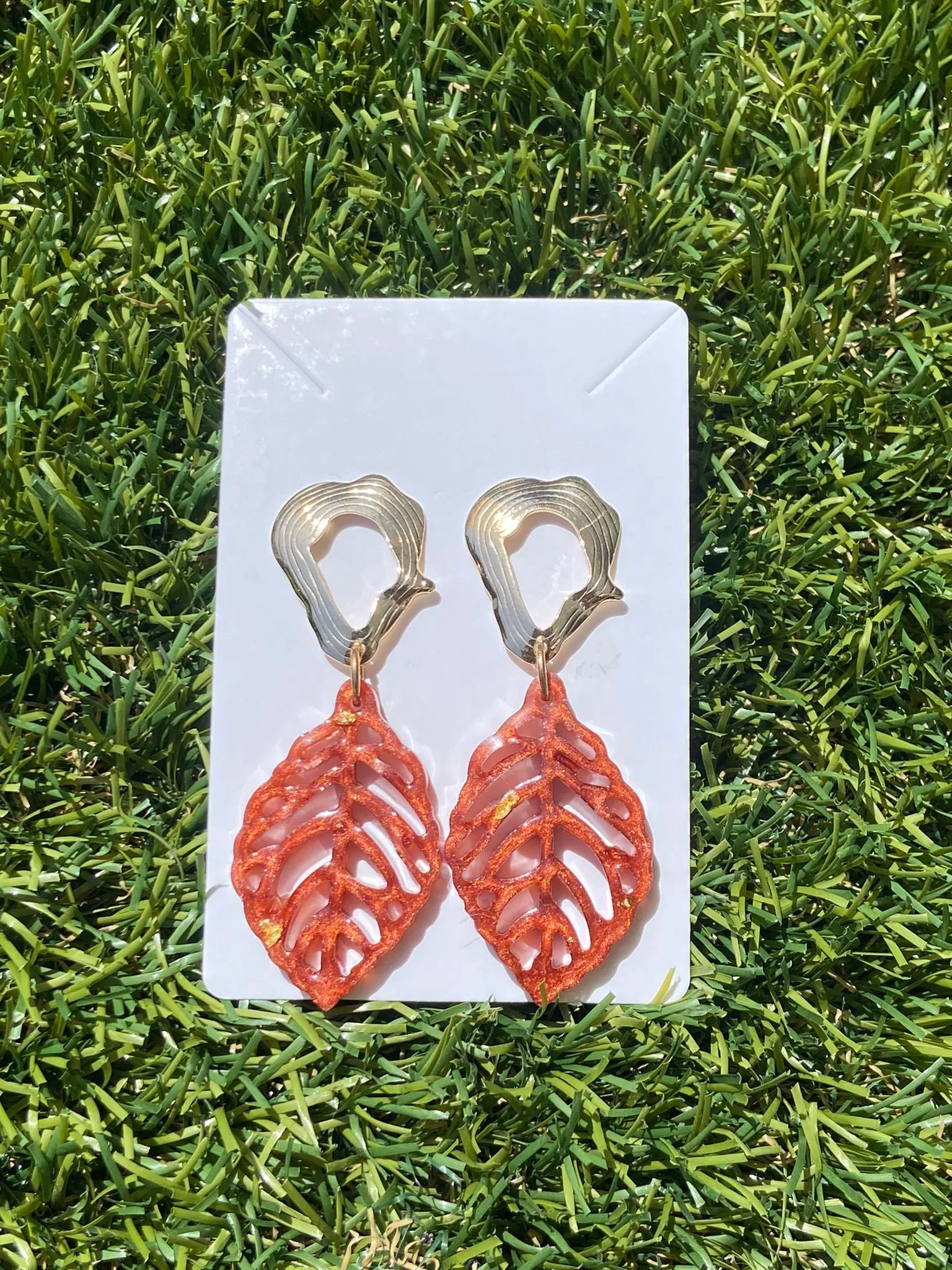 Pendientes hoja marrón