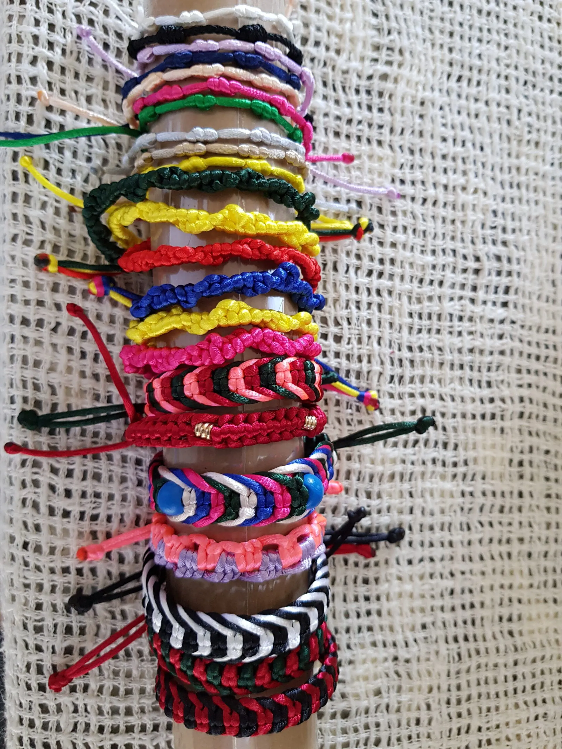 Pulseras hechas a mano - Imagen 3