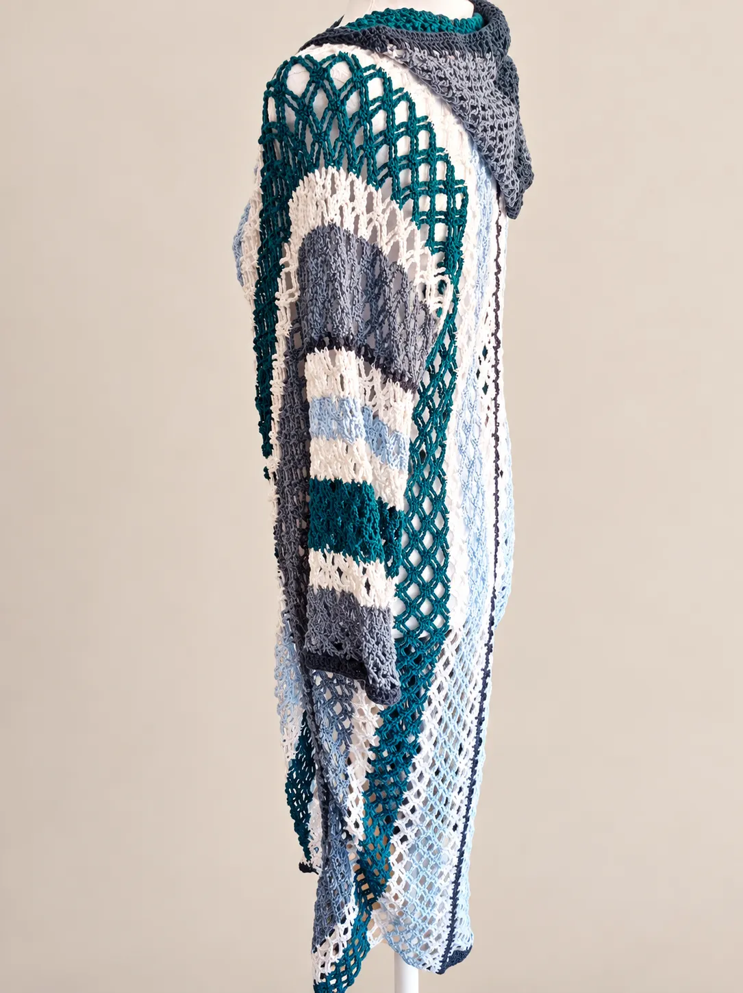 kimono a rayas azules con capucha - Imagen 4