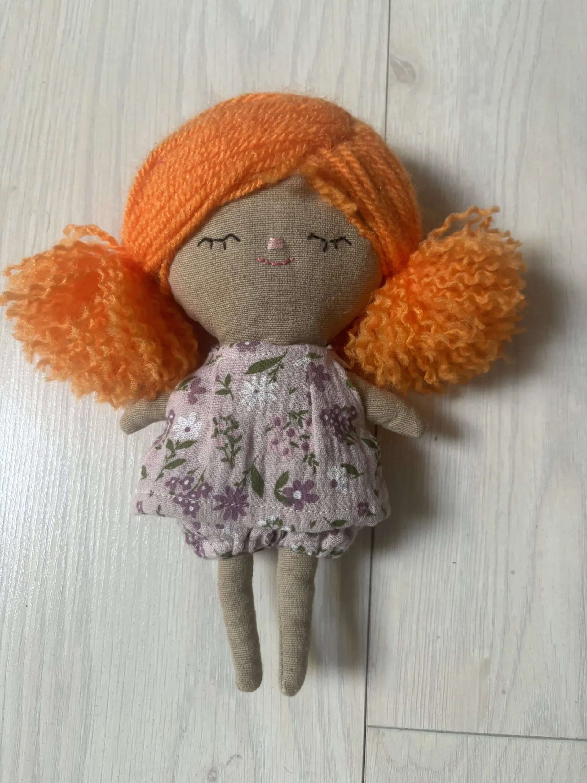 Cuca muñeca de tela hecha a mano