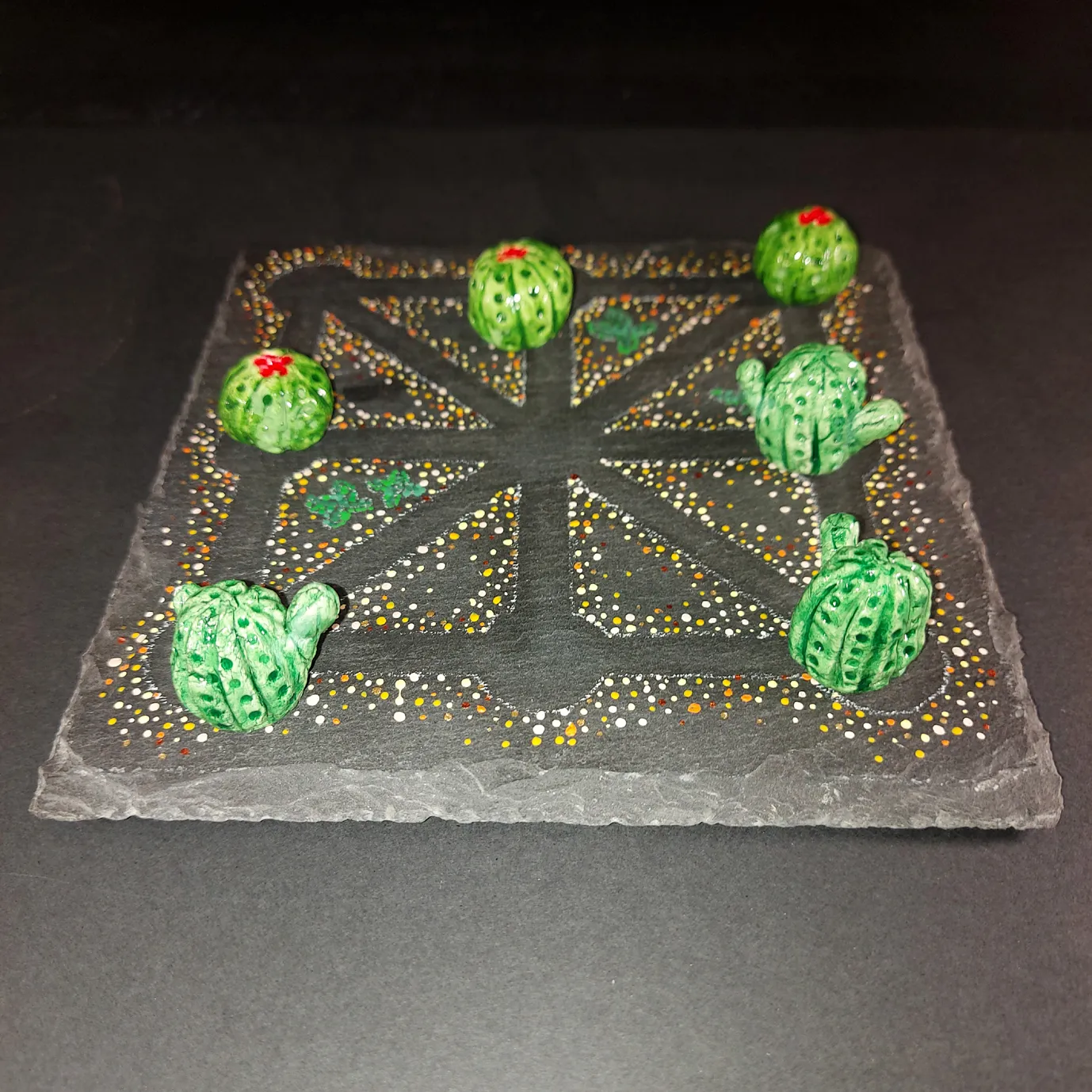 Tres cactus en raya